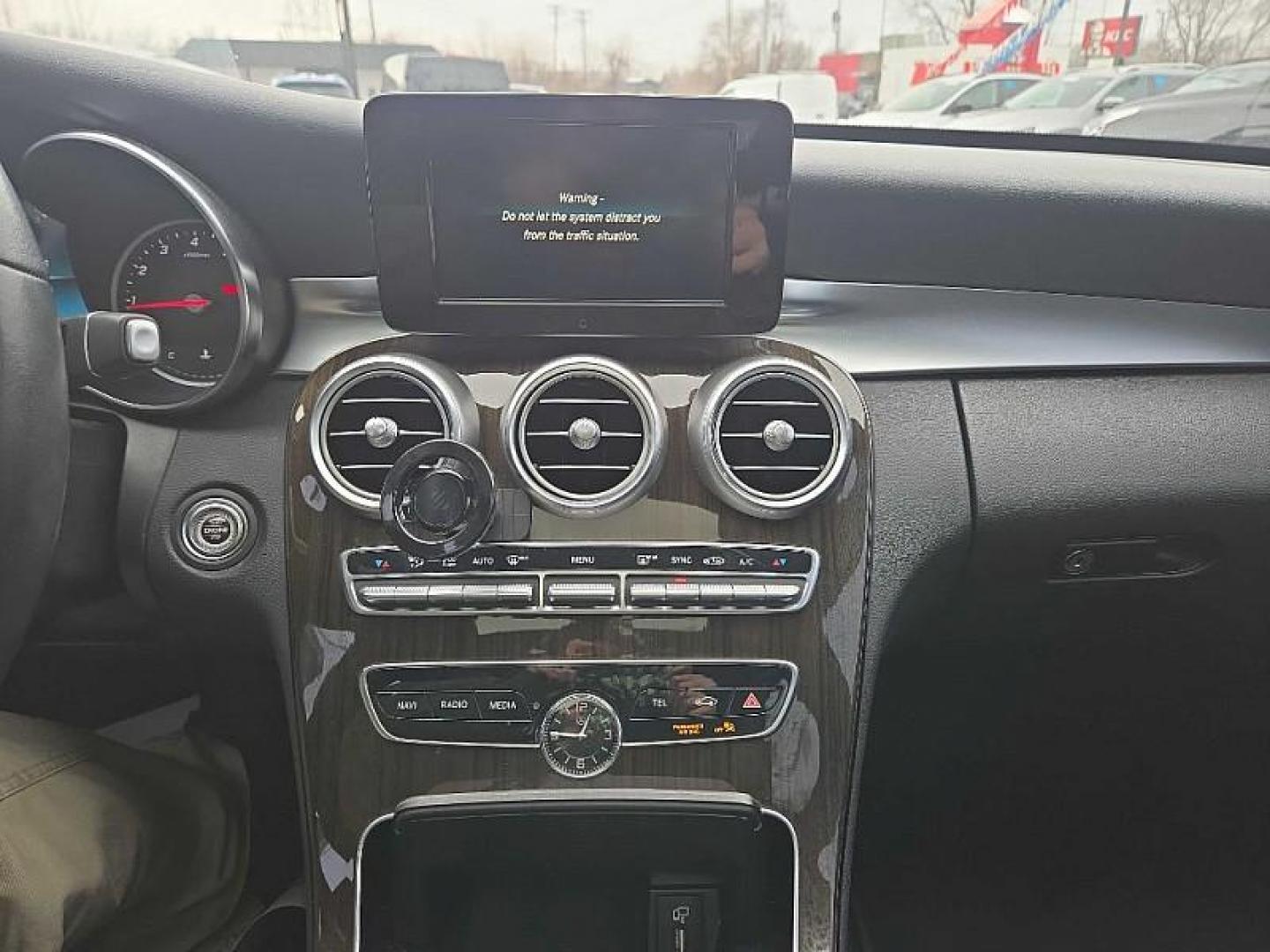 2019 WHITE /BLACK Mercedes-Benz C-Class C300 4MATIC Sedan (WDDWF8EB2KR) with an 2.0L L4 DOHC 16V engine, 7A transmission, located at 3304 Woodville Road, Northwood, OH, 43619, (419) 210-8019, 41.612694, -83.480743 - Photo#20