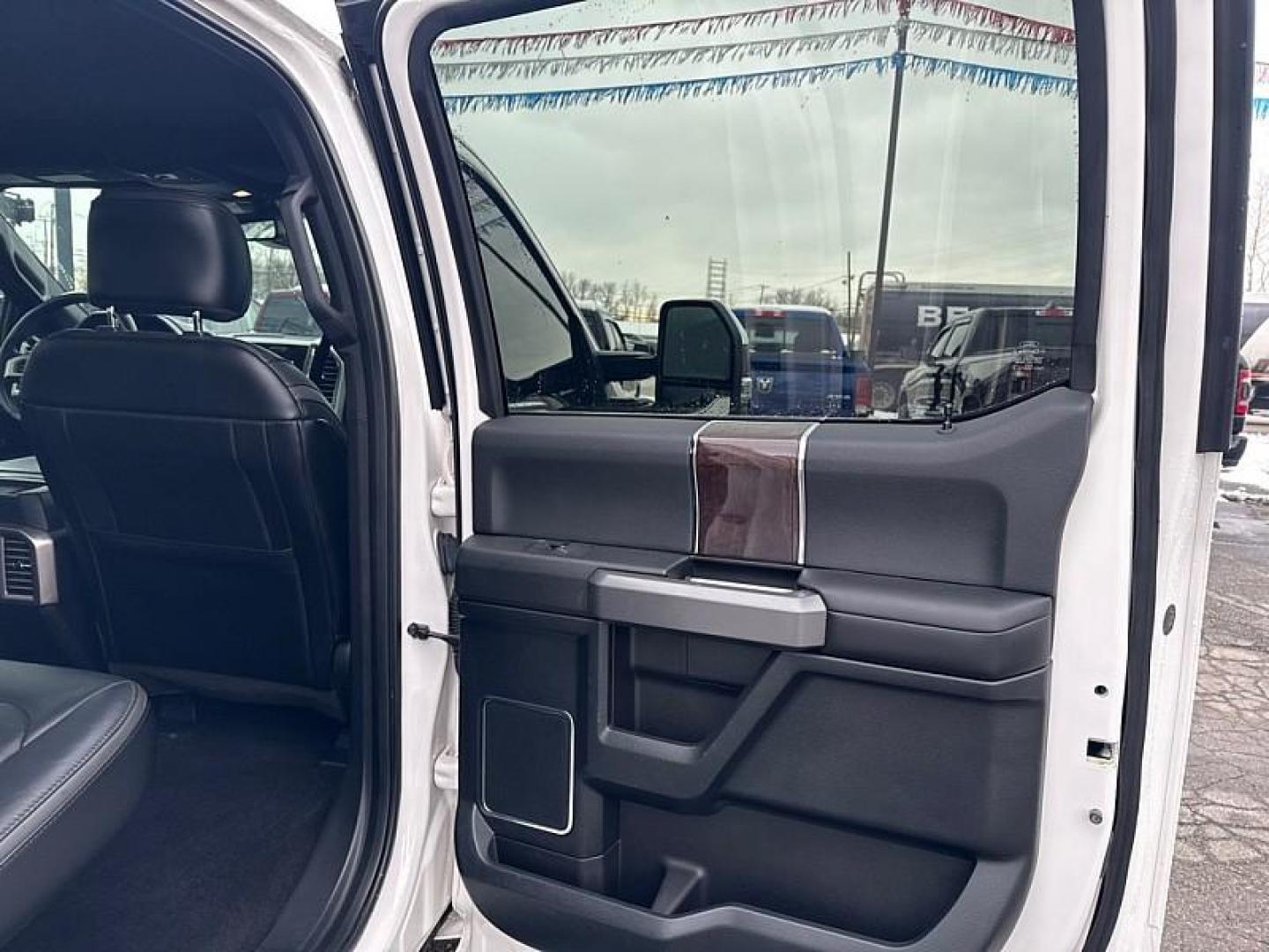 2016 SILVER /BLACK Ford F-150 XLT SuperCrew 6.5-ft. Bed 4WD (1FTEW1EG3GF) with an 3.5L V6 TURBO engine, 6A transmission, located at 3304 Woodville Road, Northwood, OH, 43619, (419) 210-8019, 41.612694, -83.480743 - Your #1 Destination for Auto Loans and mdash;No Matter Your Credit!At our dealership, we believe everyone deserves the opportunity to drive their dream car and mdash;whether you have good credit, bad credit, or no credit at all. With a wide selection of hundreds of cars, trucks, and SUVs, you'll fin - Photo#12