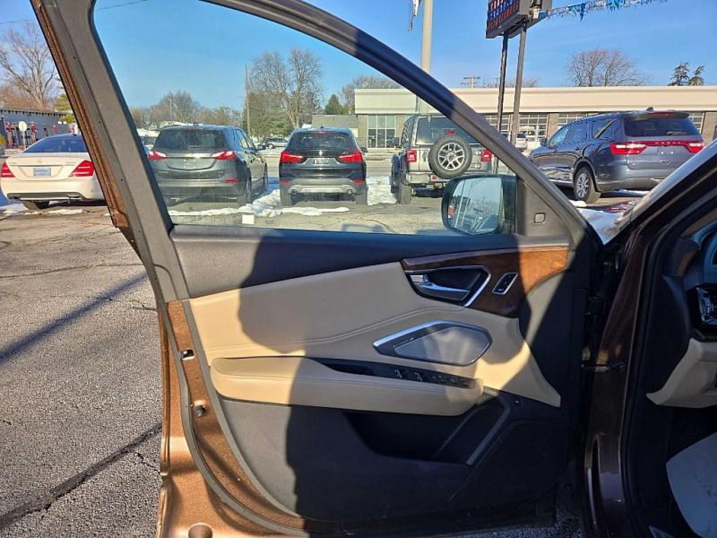 2019 BROWN /BEIGE Acura RDX SH-AWD w/Advance Package (5J8TC2H76KL) with an 2.0L L4 DOHC 16V engine, 10A transmission, located at 3304 Woodville Road, Northwood, OH, 43619, (419) 210-8019, 41.612694, -83.480743 - Your #1 Destination for Auto Loans and mdash;No Matter Your Credit!At our dealership, we believe everyone deserves the opportunity to drive their dream car and mdash;whether you have good credit, bad credit, or no credit at all. With a wide selection of hundreds of cars, trucks, and SUVs, you'll fin - Photo#8