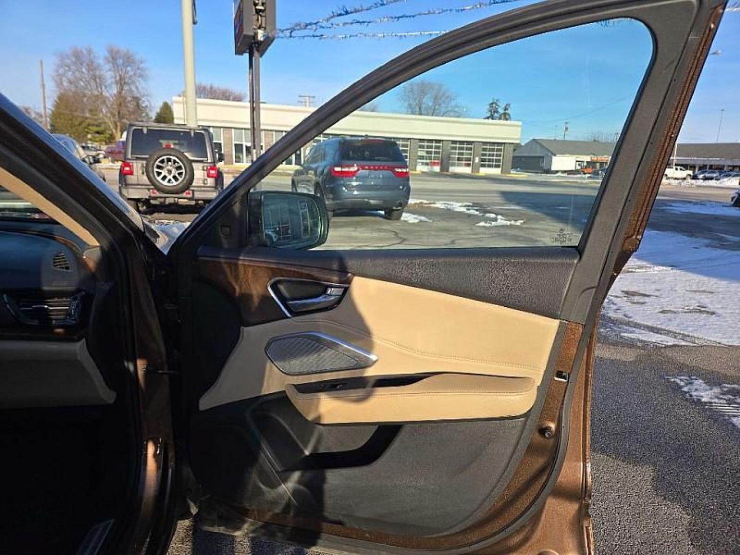 2019 BROWN /BEIGE Acura RDX SH-AWD w/Advance Package (5J8TC2H76KL) with an 2.0L L4 DOHC 16V engine, 10A transmission, located at 3304 Woodville Road, Northwood, OH, 43619, (419) 210-8019, 41.612694, -83.480743 - Your #1 Destination for Auto Loans and mdash;No Matter Your Credit!At our dealership, we believe everyone deserves the opportunity to drive their dream car and mdash;whether you have good credit, bad credit, or no credit at all. With a wide selection of hundreds of cars, trucks, and SUVs, you'll fin - Photo#16