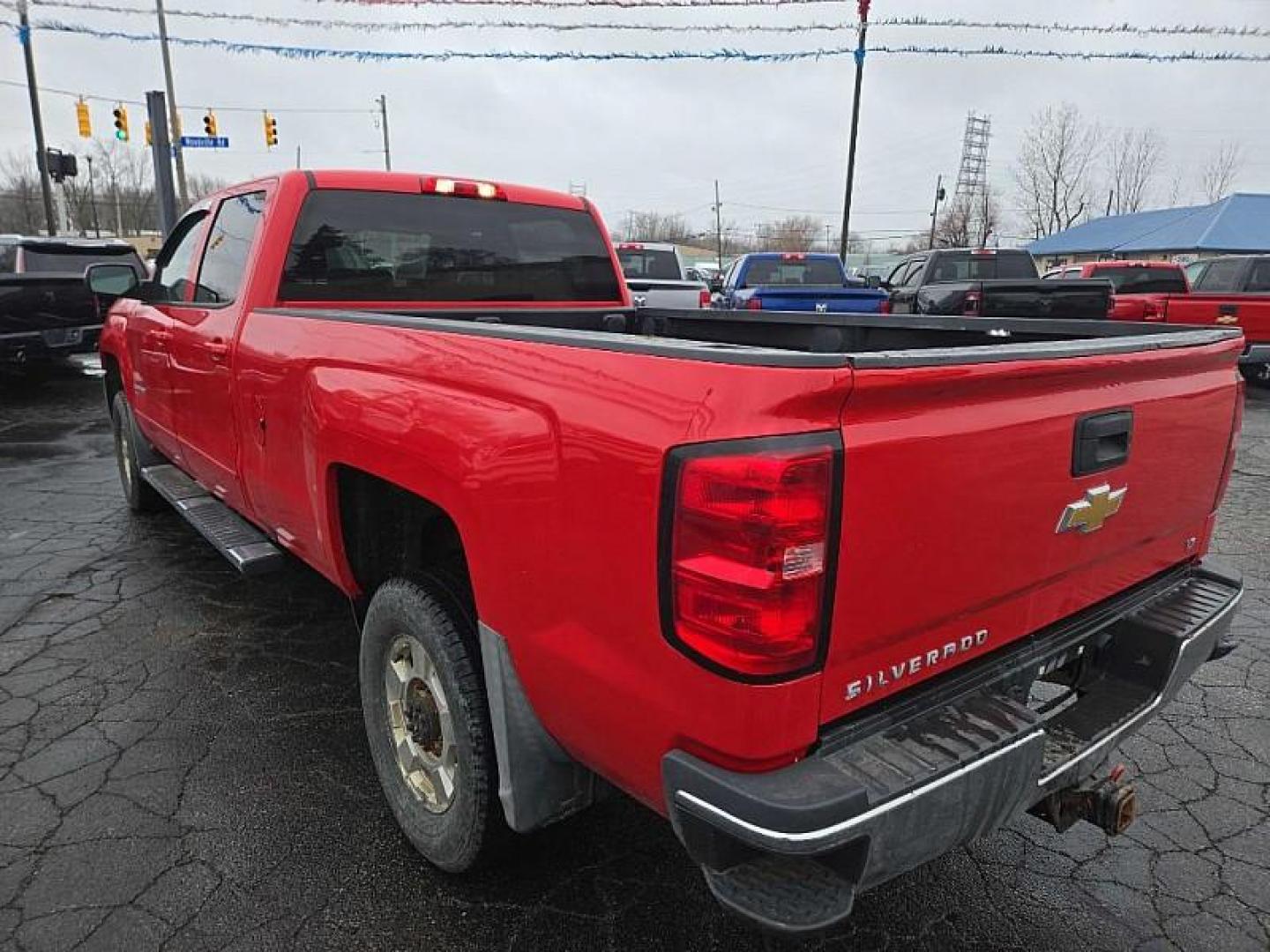 2018 RED /BLACK Chevrolet Silverado 2500HD LT Crew Cab 4WD (1GC1KVEG3JF) with an 6.0L V8 OHV 16V FFV engine, 6A transmission, located at 3304 Woodville Road, Northwood, OH, 43619, (419) 210-8019, 41.612694, -83.480743 - Photo#2