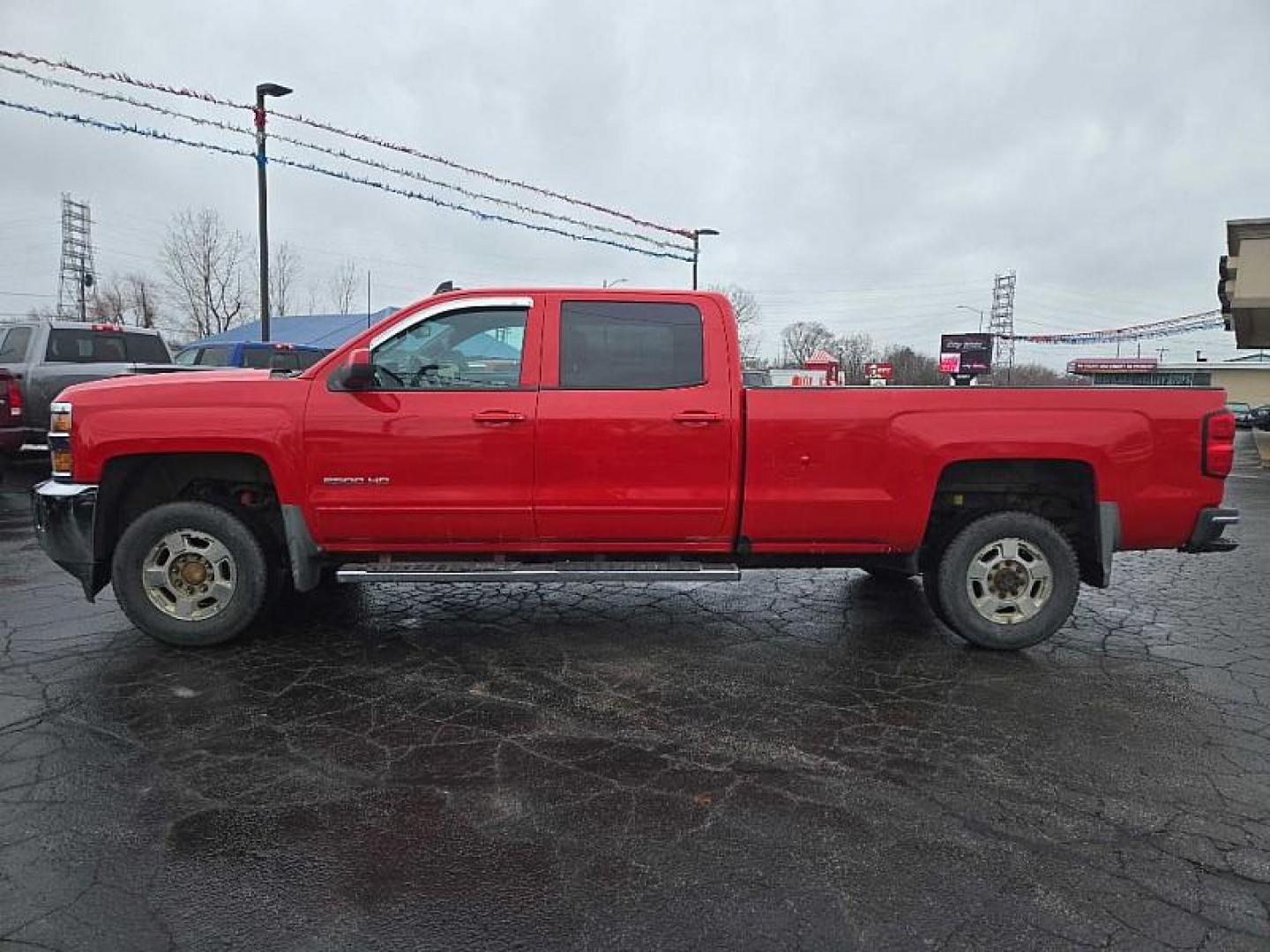 2018 RED /BLACK Chevrolet Silverado 2500HD LT Crew Cab 4WD (1GC1KVEG3JF) with an 6.0L V8 OHV 16V FFV engine, 6A transmission, located at 3304 Woodville Road, Northwood, OH, 43619, (419) 210-8019, 41.612694, -83.480743 - Photo#1
