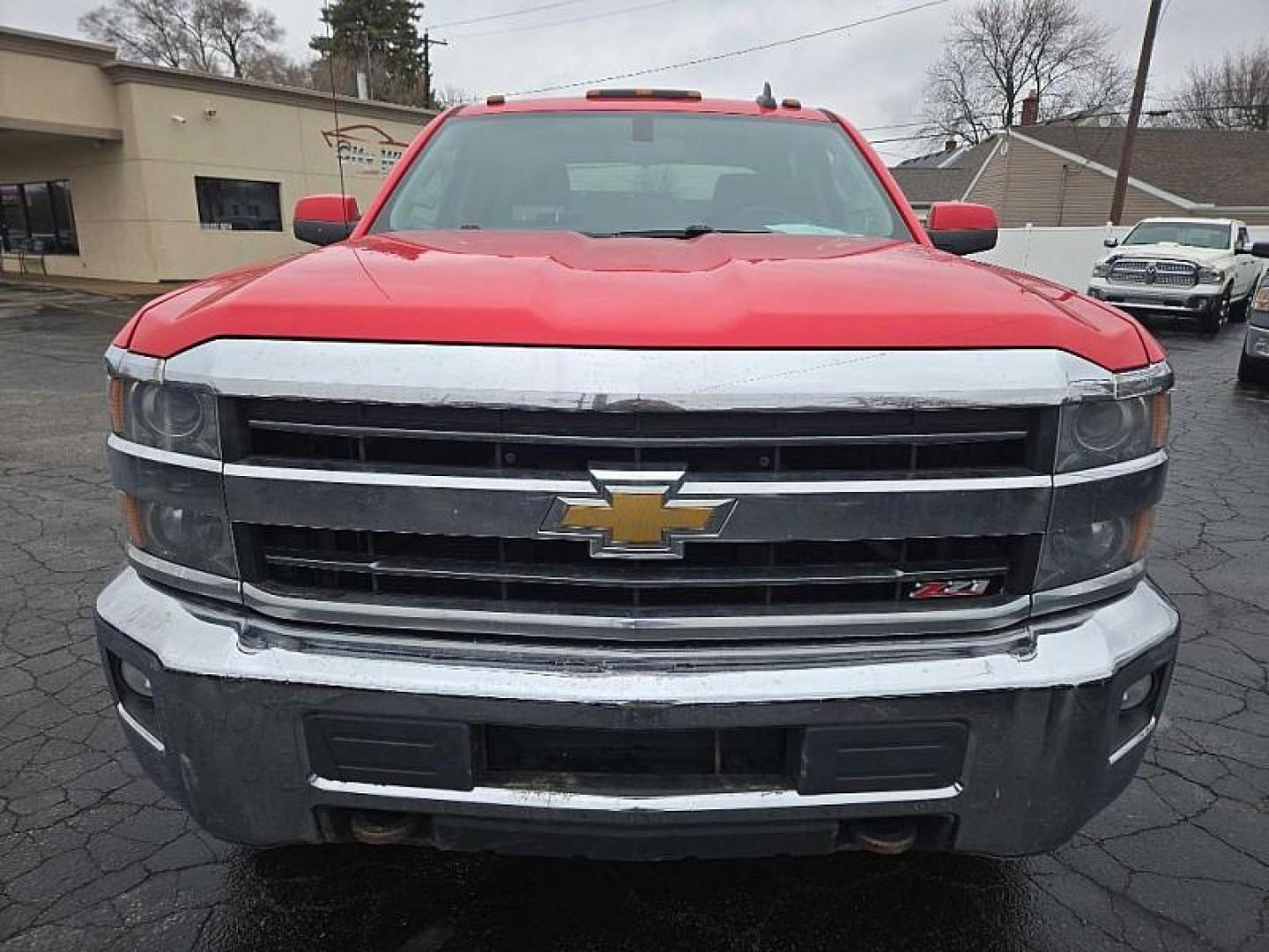 2018 RED /BLACK Chevrolet Silverado 2500HD LT Crew Cab 4WD (1GC1KVEG3JF) with an 6.0L V8 OHV 16V FFV engine, 6A transmission, located at 3304 Woodville Road, Northwood, OH, 43619, (419) 210-8019, 41.612694, -83.480743 - Photo#7