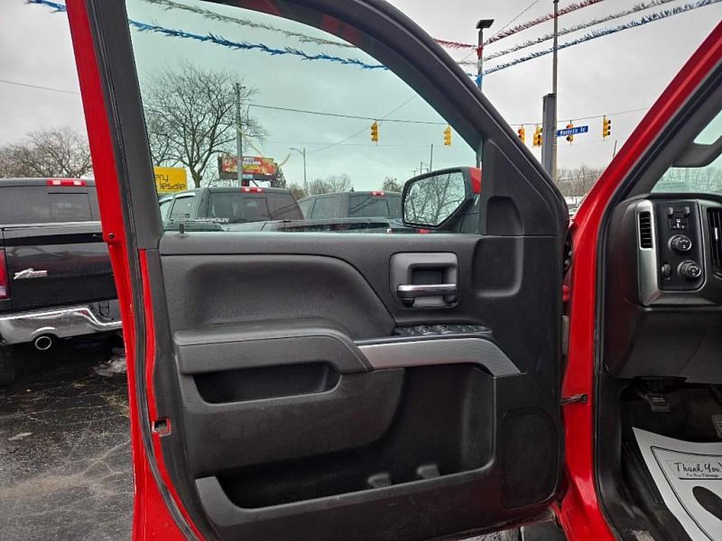2018 RED /BLACK Chevrolet Silverado 2500HD LT Crew Cab 4WD (1GC1KVEG3JF) with an 6.0L V8 OHV 16V FFV engine, 6A transmission, located at 3304 Woodville Road, Northwood, OH, 43619, (419) 210-8019, 41.612694, -83.480743 - Photo#8