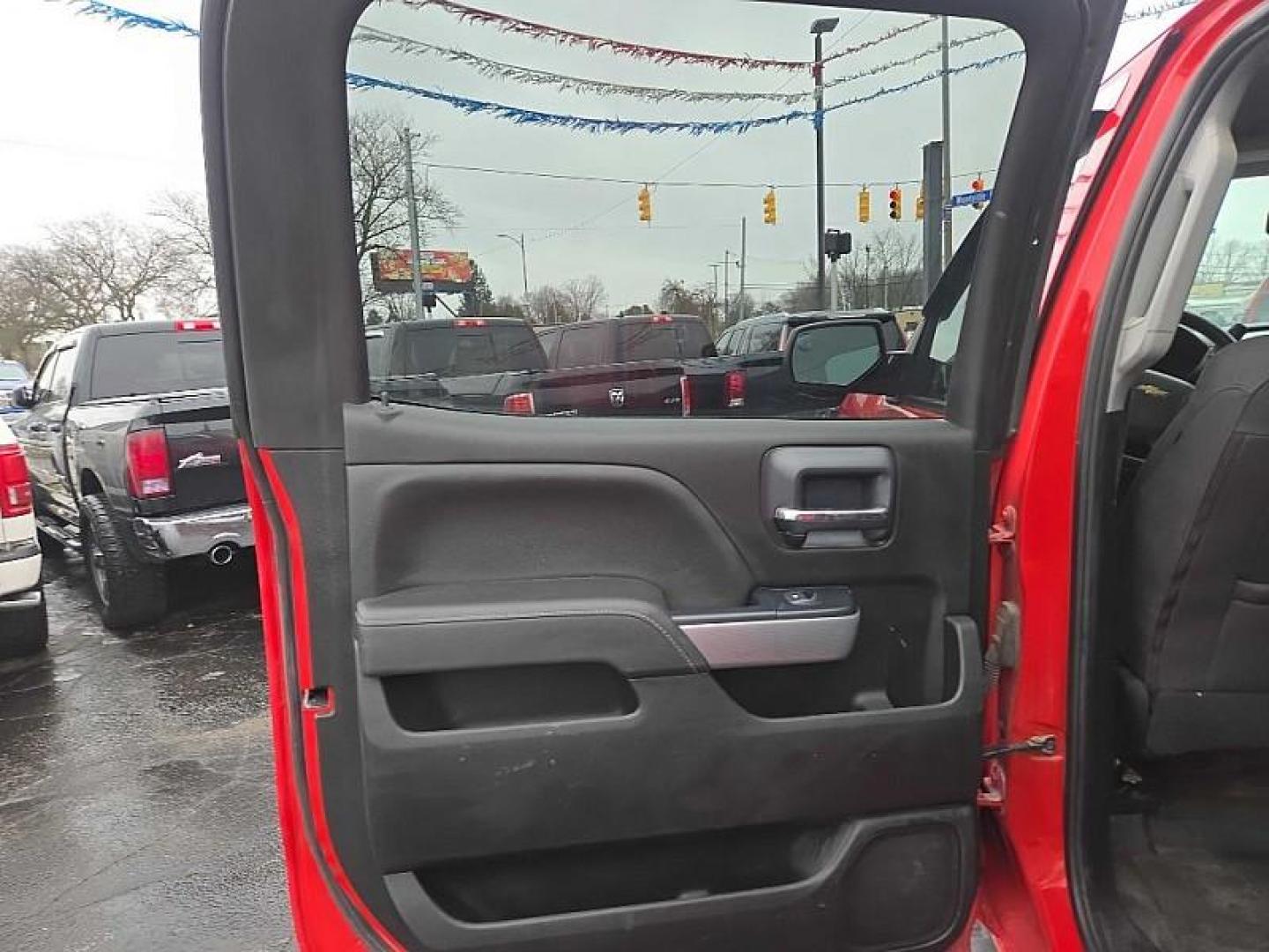 2018 RED /BLACK Chevrolet Silverado 2500HD LT Crew Cab 4WD (1GC1KVEG3JF) with an 6.0L V8 OHV 16V FFV engine, 6A transmission, located at 3304 Woodville Road, Northwood, OH, 43619, (419) 210-8019, 41.612694, -83.480743 - Photo#10
