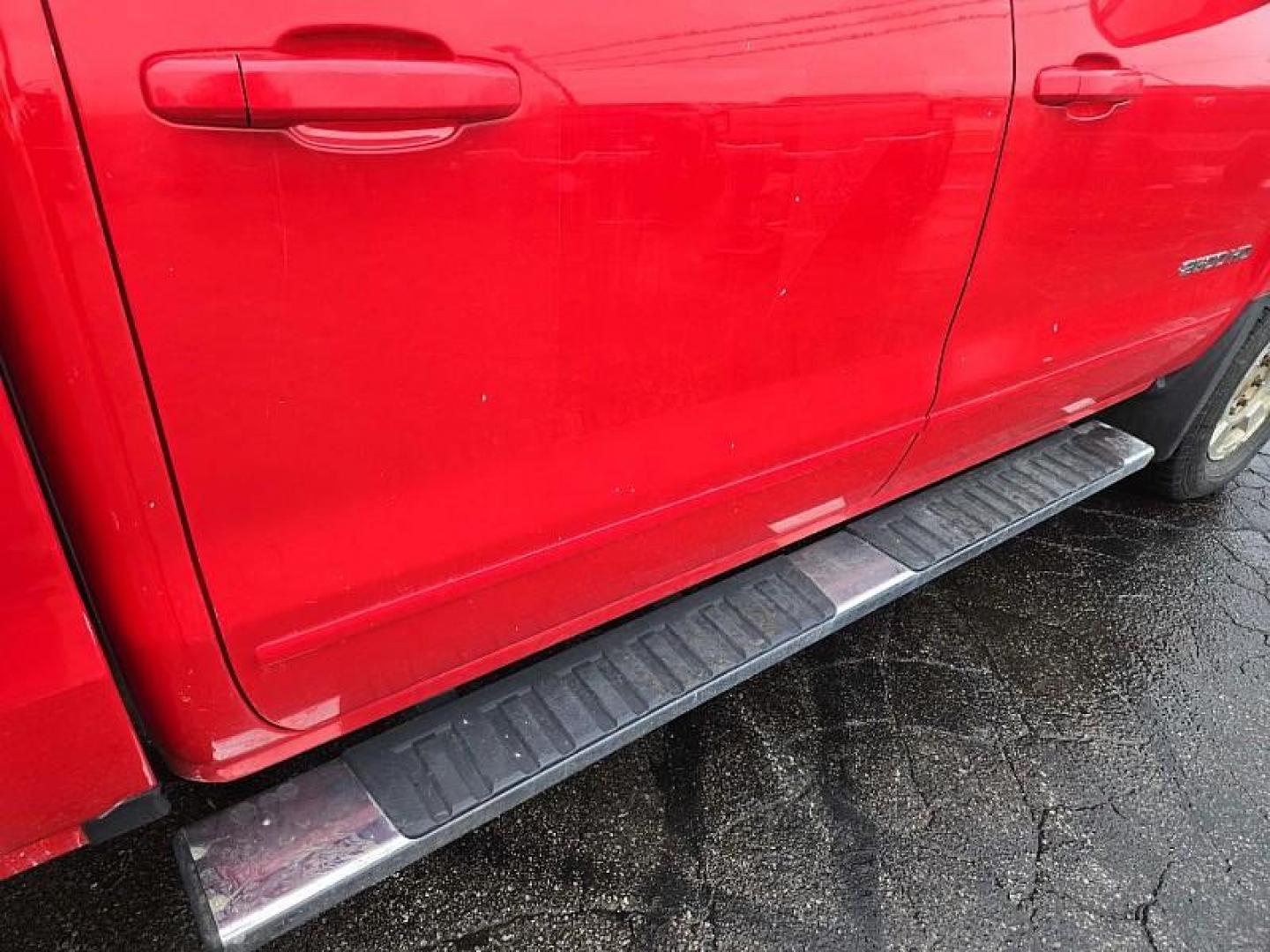 2018 RED /BLACK Chevrolet Silverado 2500HD LT Crew Cab 4WD (1GC1KVEG3JF) with an 6.0L V8 OHV 16V FFV engine, 6A transmission, located at 3304 Woodville Road, Northwood, OH, 43619, (419) 210-8019, 41.612694, -83.480743 - Photo#12