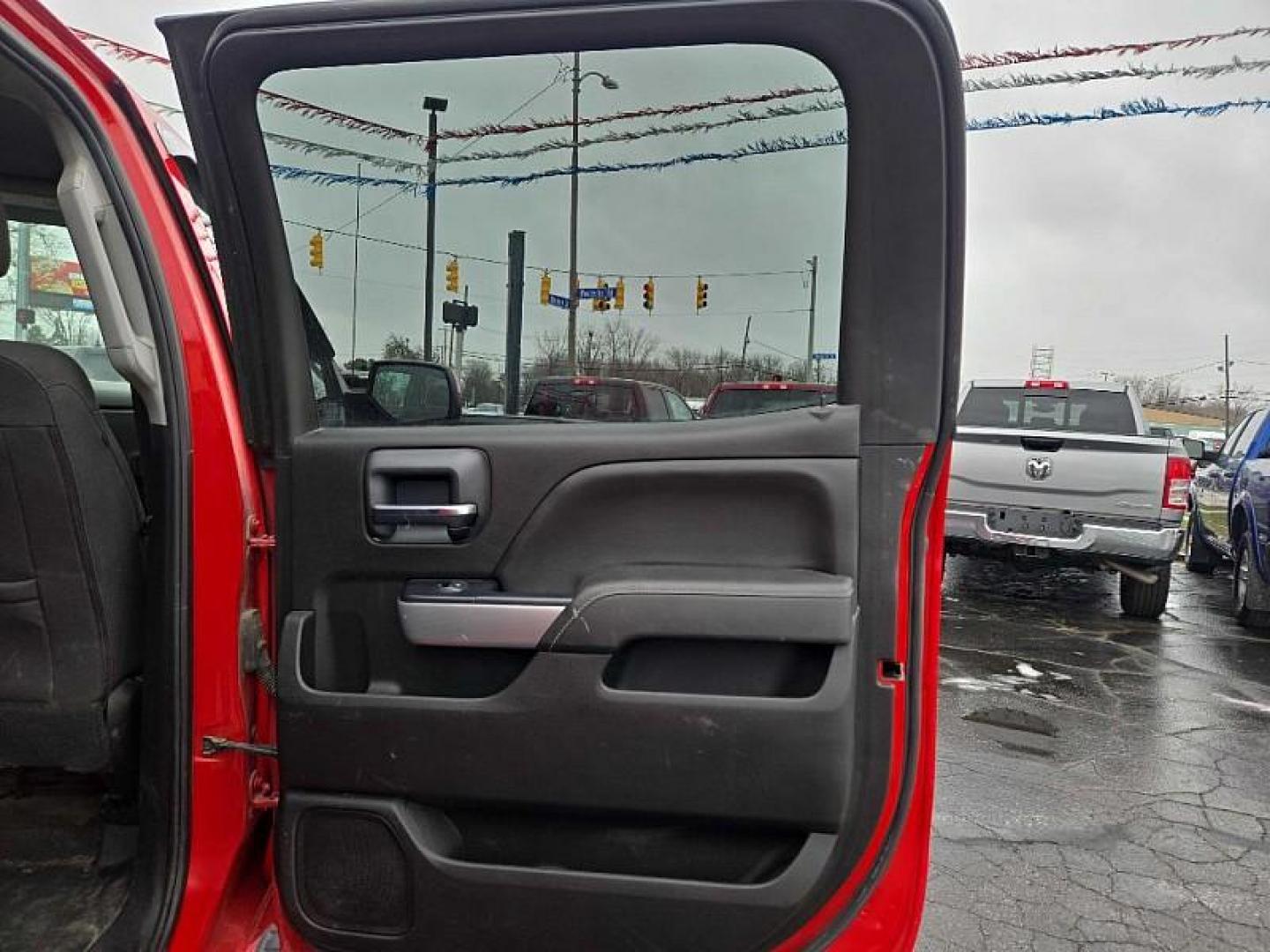 2018 RED /BLACK Chevrolet Silverado 2500HD LT Crew Cab 4WD (1GC1KVEG3JF) with an 6.0L V8 OHV 16V FFV engine, 6A transmission, located at 3304 Woodville Road, Northwood, OH, 43619, (419) 210-8019, 41.612694, -83.480743 - Photo#13