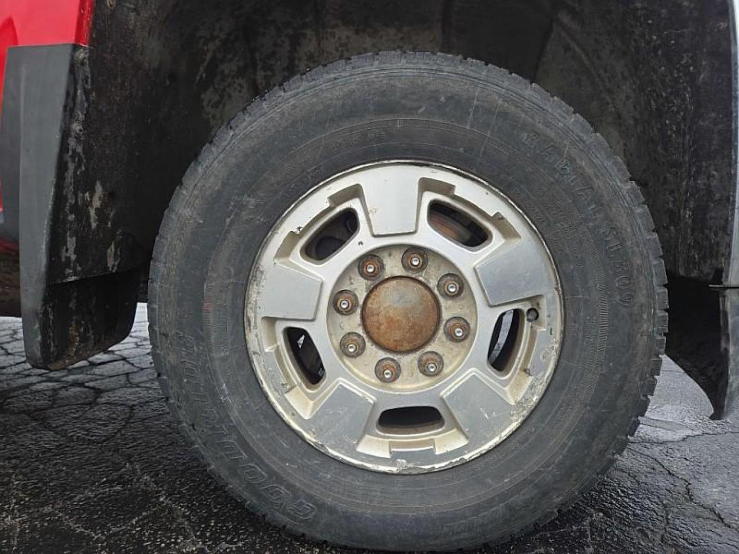 2018 RED /BLACK Chevrolet Silverado 2500HD LT Crew Cab 4WD (1GC1KVEG3JF) with an 6.0L V8 OHV 16V FFV engine, 6A transmission, located at 3304 Woodville Road, Northwood, OH, 43619, (419) 210-8019, 41.612694, -83.480743 - Photo#17