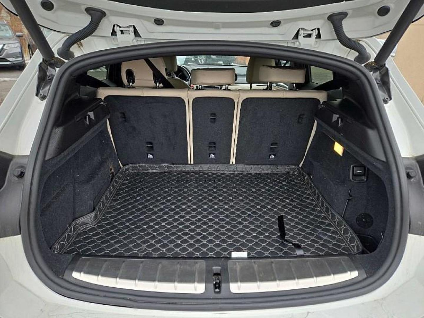 2018 WHITE /TAN BMW X2 xDrive28i (WBXYJ5C38JE) with an 2.0L L4 DOHC 16V engine, 8A transmission, located at 3304 Woodville Road, Northwood, OH, 43619, (419) 210-8019, 41.612694, -83.480743 - Photo#12