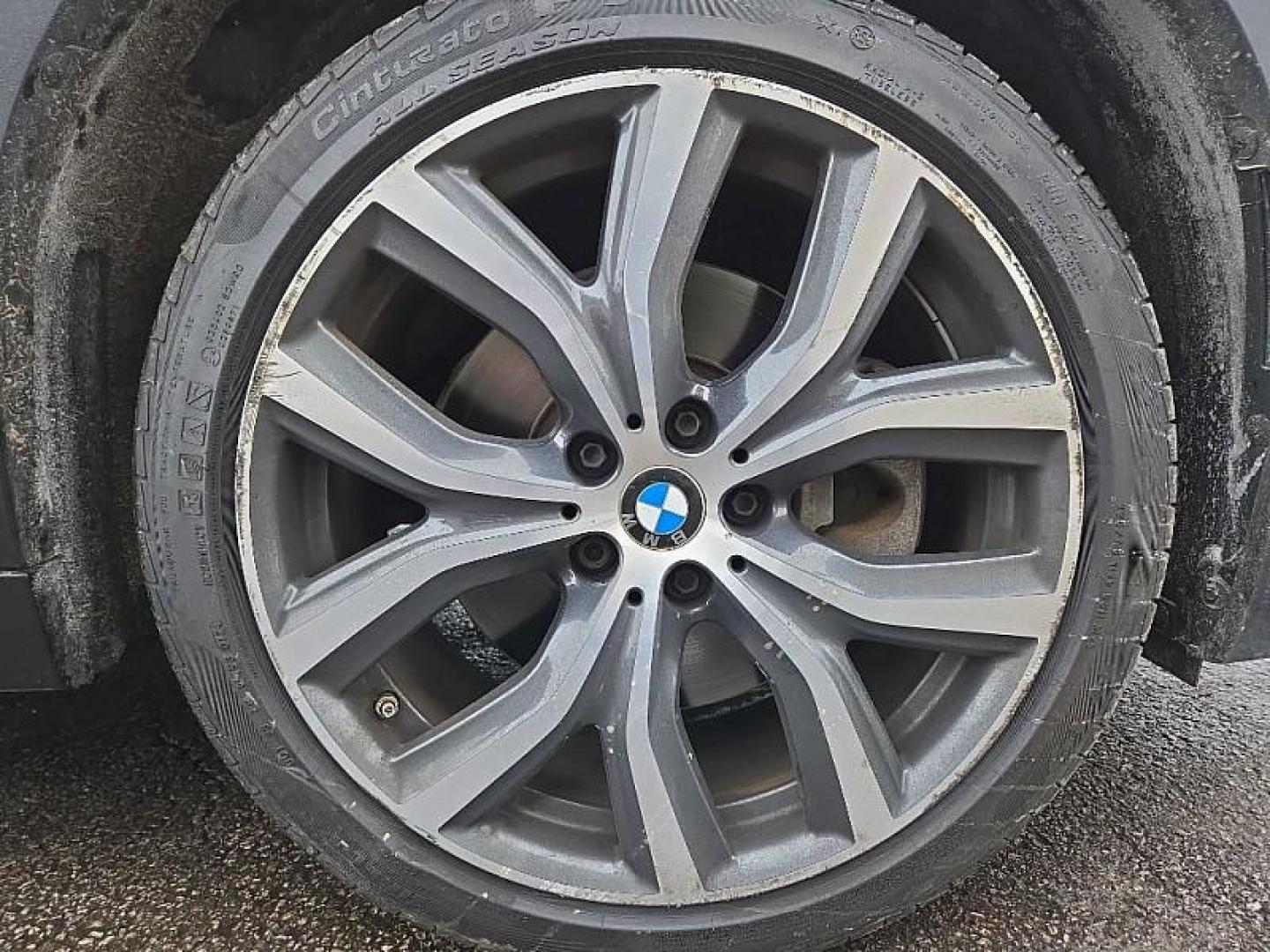 2018 WHITE /TAN BMW X2 xDrive28i (WBXYJ5C38JE) with an 2.0L L4 DOHC 16V engine, 8A transmission, located at 3304 Woodville Road, Northwood, OH, 43619, (419) 210-8019, 41.612694, -83.480743 - Photo#17