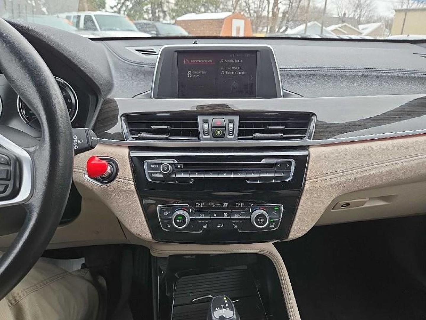 2018 WHITE /TAN BMW X2 xDrive28i (WBXYJ5C38JE) with an 2.0L L4 DOHC 16V engine, 8A transmission, located at 3304 Woodville Road, Northwood, OH, 43619, (419) 210-8019, 41.612694, -83.480743 - Photo#20