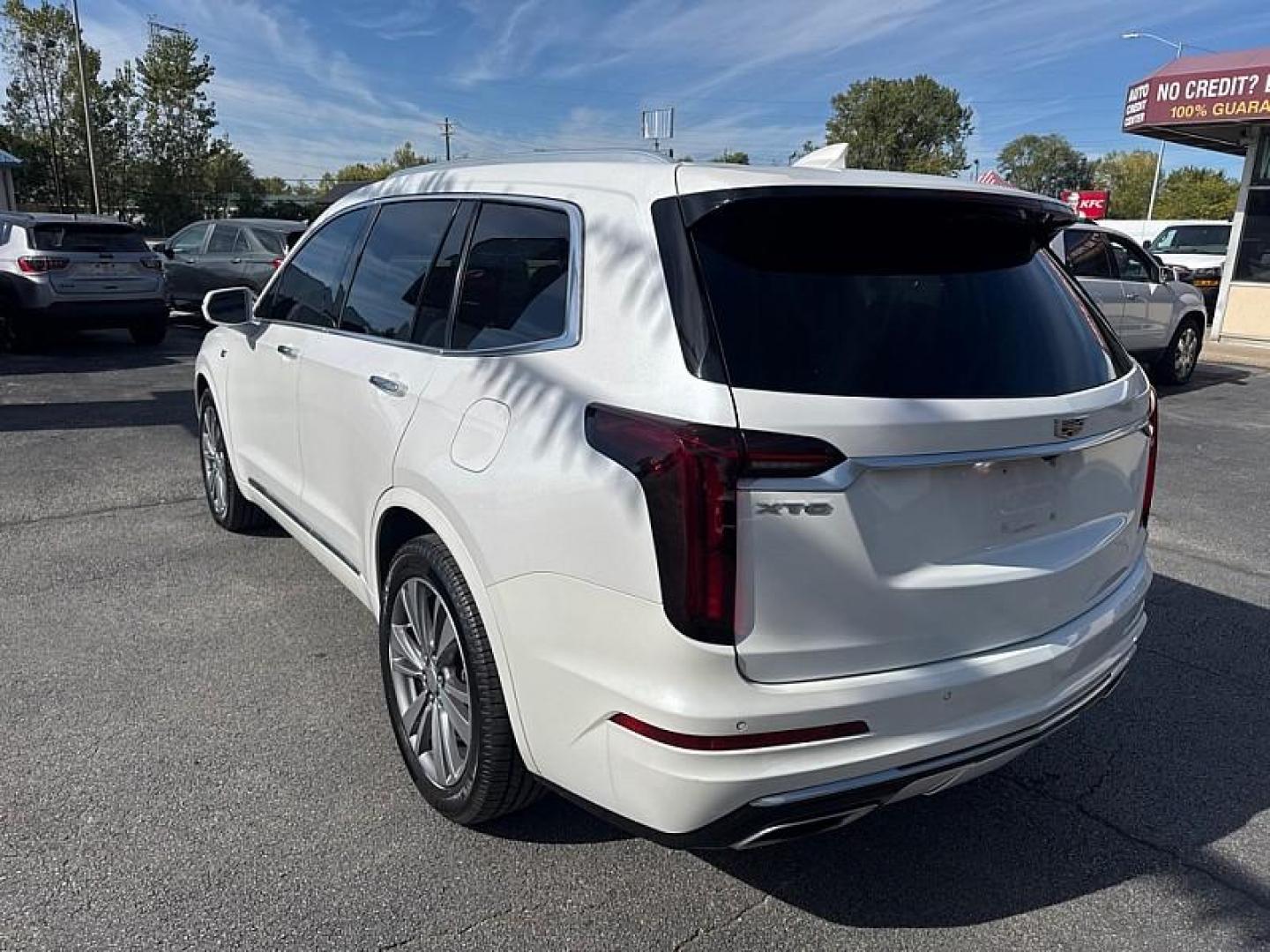 2020 White Cadillac XT6 Premium Luxury (1GYKPCRS7LZ) with an 3.6L V6 DOHC 24V engine, 9A transmission, located at 3304 Woodville Road, Northwood, OH, 43619, (419) 210-8019, 41.612694, -83.480743 - Photo#2
