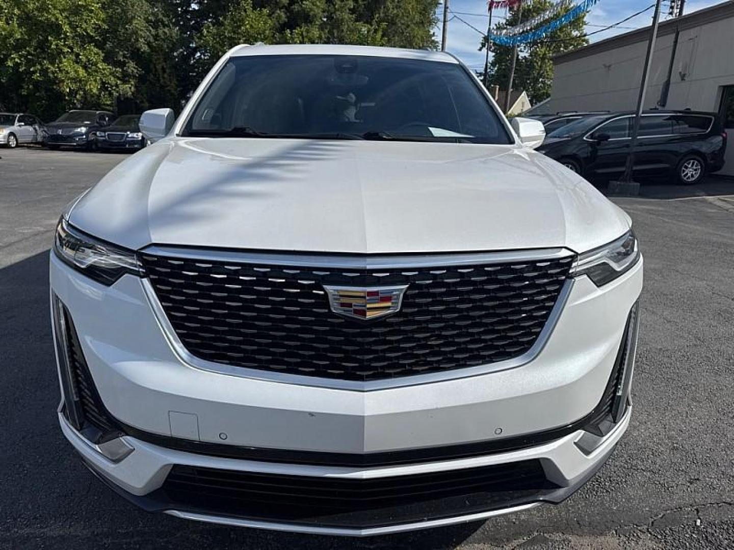2020 White Cadillac XT6 Premium Luxury (1GYKPCRS7LZ) with an 3.6L V6 DOHC 24V engine, 9A transmission, located at 3304 Woodville Road, Northwood, OH, 43619, (419) 210-8019, 41.612694, -83.480743 - Photo#7