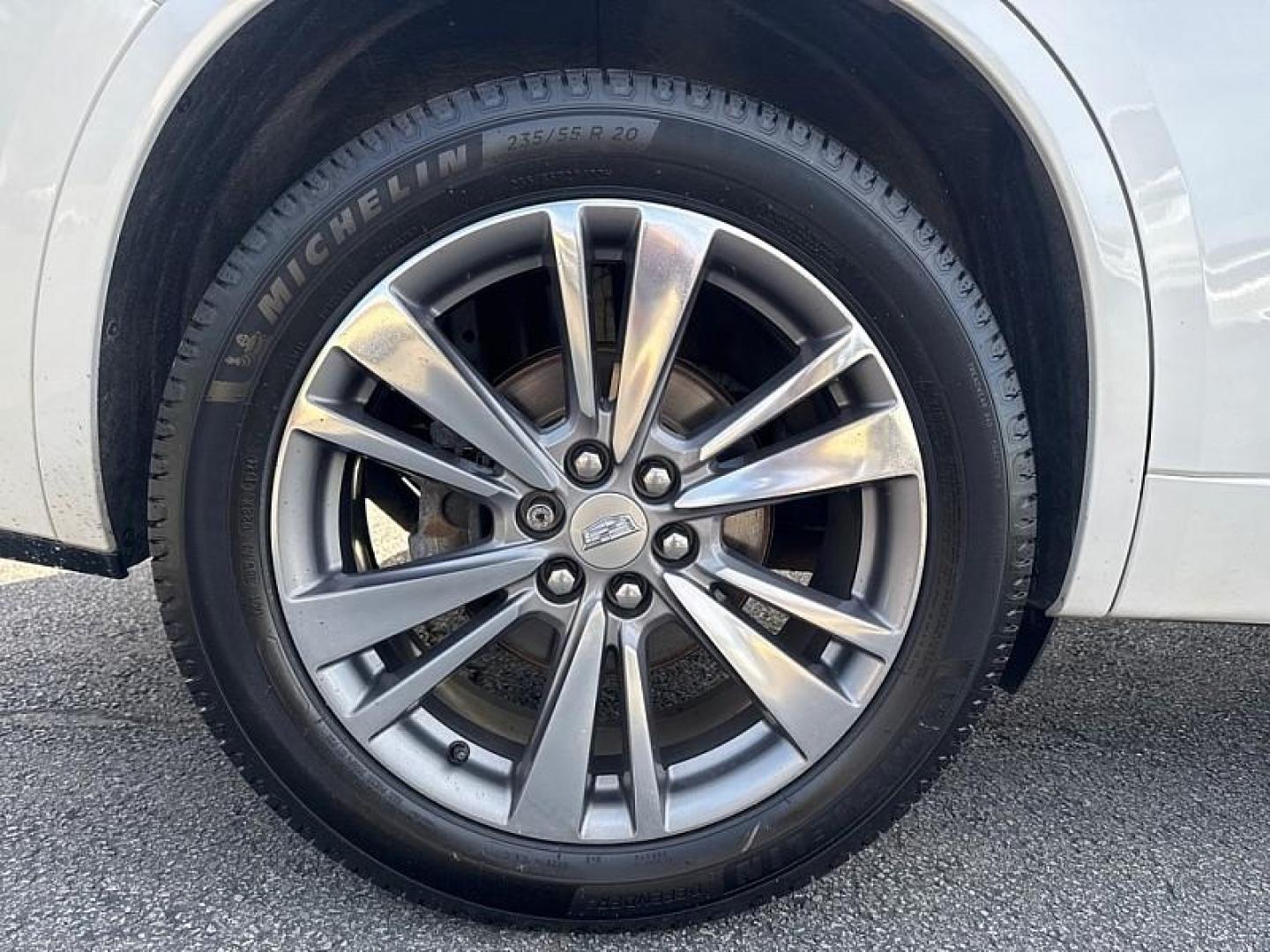 2020 White Cadillac XT6 Premium Luxury (1GYKPCRS7LZ) with an 3.6L V6 DOHC 24V engine, 9A transmission, located at 3304 Woodville Road, Northwood, OH, 43619, (419) 210-8019, 41.612694, -83.480743 - Photo#19