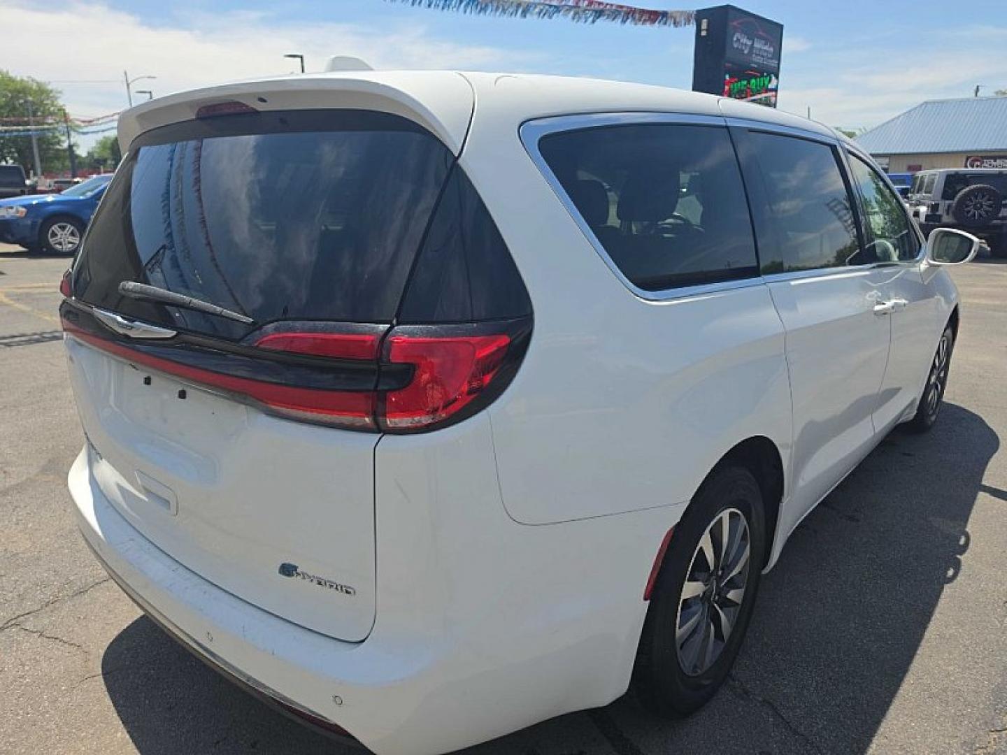 2022 Chrysler Pacifica Hybrid Touring L Hybrid's photo