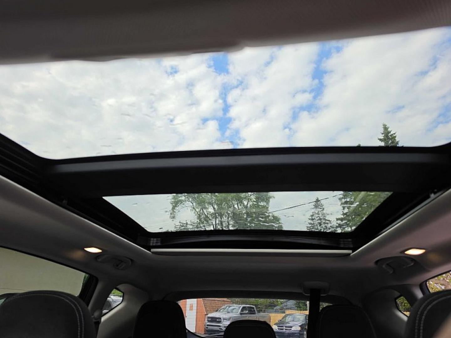 2021 RED /BLACK Nissan Murano SV AWD (5N1AZ2BS2MC) with an 3.5L V6 DOHC 24V engine, CVT transmission, located at 3304 Woodville Road, Northwood, OH, 43619, (419) 210-8019, 41.612694, -83.480743 - Your #1 Destination for Auto Loans and mdash;No Matter Your Credit!At our dealership, we believe everyone deserves the opportunity to drive their dream car and mdash;whether you have good credit, bad credit, or no credit at all. With a wide selection of hundreds of cars, trucks, and SUVs, you'll fin - Photo#71