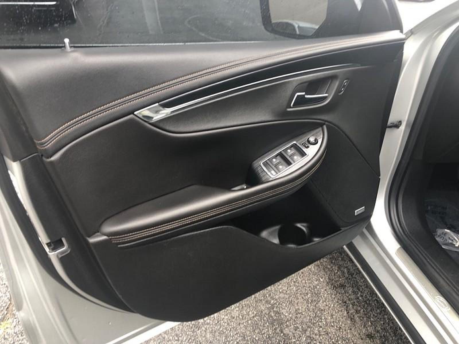 2019 SILVER /BLACK Chevrolet Impala (2G1105S36K9) with an 6-Cyl 3.6 Liter engine, Automatic transmission, located at 3304 Woodville Road, Northwood, OH, 43619, (419) 210-8019, 41.612694, -83.480743 - Photo #9