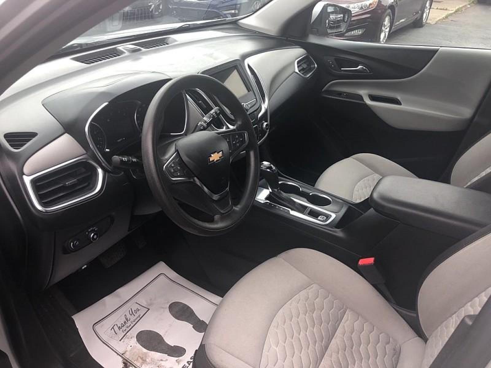 2019 SILVER Chevrolet Equinox (2GNAXKEVXK6) with an 4-Cyl 1.5 Liter engine, Automatic transmission, located at 3304 Woodville Road, Northwood, OH, 43619, (419) 210-8019, 41.612694, -83.480743 - Photo #17
