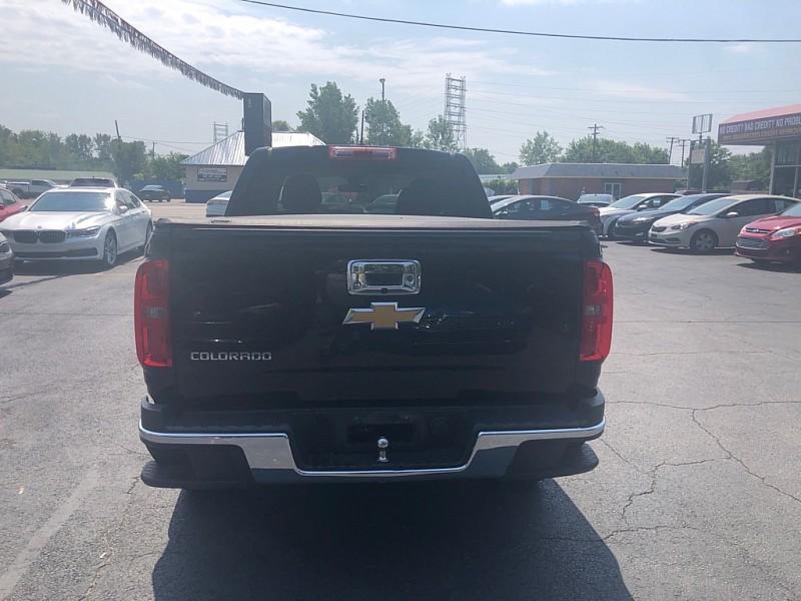 2017 BLACK /GRAY Chevrolet Colorado 2WD (1GCGSBEA5H1) with an 4-Cyl VVT 2.5 Liter engine, Automatic 6-Spd transmission, located at 3304 Woodville Road, Northwood, OH, 43619, (419) 210-8019, 41.612694, -83.480743 - We are #1 Auto Loan for Good Bad or No Credit we have hundreds of vehicles to choose from stop on in or just fill out our online application to get approved for auto financing and see your credit score for free by visiting our website today. We have Low Payment Options and Terms Available to Suit - Photo #5