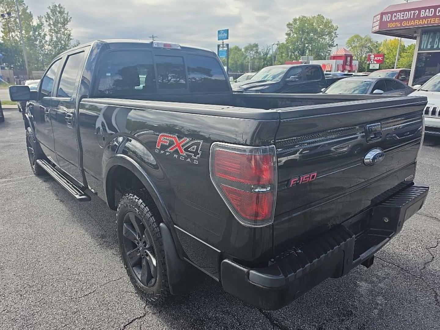 2013 BLACK /BLACK Ford F-150 XLT SuperCrew 6.5-ft. Bed 4WD (1FTFW1EF2DF) with an 5.0L V8 engine, 6-Speed Automatic transmission, located at 3304 Woodville Road, Northwood, OH, 43619, (419) 210-8019, 41.612694, -83.480743 - Your #1 Destination for Auto Loans and mdash;No Matter Your Credit!At our dealership, we believe everyone deserves the opportunity to drive their dream car and mdash;whether you have good credit, bad credit, or no credit at all. With a wide selection of hundreds of cars, trucks, and SUVs, you'll fin- Photo#2