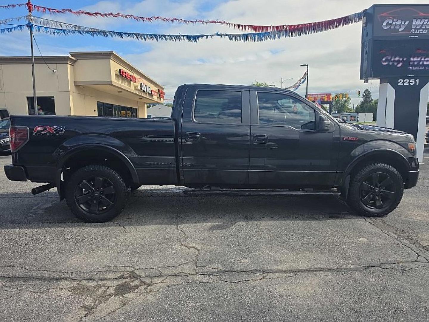 2013 BLACK /BLACK Ford F-150 XLT SuperCrew 6.5-ft. Bed 4WD (1FTFW1EF2DF) with an 5.0L V8 engine, 6-Speed Automatic transmission, located at 3304 Woodville Road, Northwood, OH, 43619, (419) 210-8019, 41.612694, -83.480743 - Your #1 Destination for Auto Loans and mdash;No Matter Your Credit!At our dealership, we believe everyone deserves the opportunity to drive their dream car and mdash;whether you have good credit, bad credit, or no credit at all. With a wide selection of hundreds of cars, trucks, and SUVs, you'll fin- Photo#5