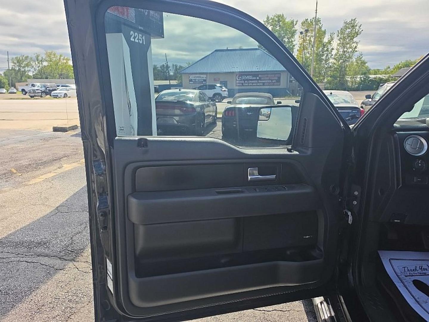 2013 BLACK /BLACK Ford F-150 XLT SuperCrew 6.5-ft. Bed 4WD (1FTFW1EF2DF) with an 5.0L V8 engine, 6-Speed Automatic transmission, located at 3304 Woodville Road, Northwood, OH, 43619, (419) 210-8019, 41.612694, -83.480743 - Your #1 Destination for Auto Loans and mdash;No Matter Your Credit!At our dealership, we believe everyone deserves the opportunity to drive their dream car and mdash;whether you have good credit, bad credit, or no credit at all. With a wide selection of hundreds of cars, trucks, and SUVs, you'll fin- Photo#8