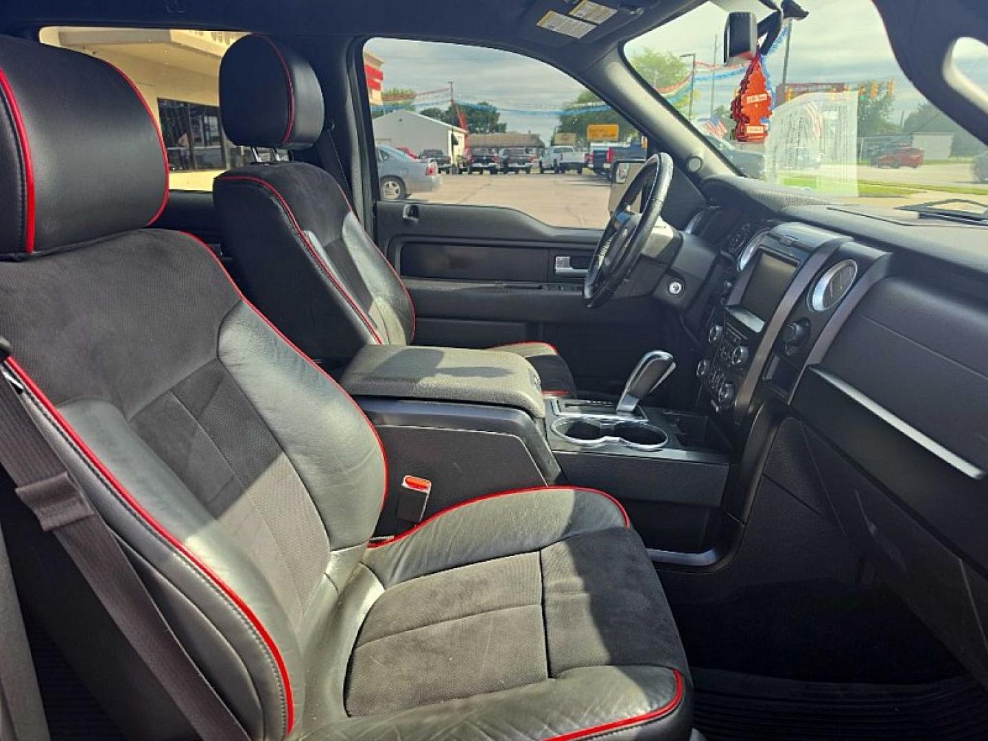 2013 BLACK /BLACK Ford F-150 XLT SuperCrew 6.5-ft. Bed 4WD (1FTFW1EF2DF) with an 5.0L V8 engine, 6-Speed Automatic transmission, located at 3304 Woodville Road, Northwood, OH, 43619, (419) 210-8019, 41.612694, -83.480743 - Your #1 Destination for Auto Loans and mdash;No Matter Your Credit!At our dealership, we believe everyone deserves the opportunity to drive their dream car and mdash;whether you have good credit, bad credit, or no credit at all. With a wide selection of hundreds of cars, trucks, and SUVs, you'll fin- Photo#17