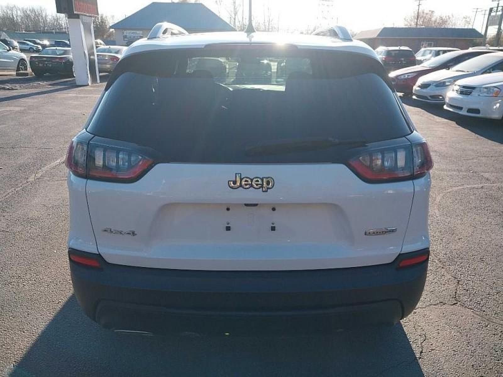 2019 WHITE /BLACK Jeep Cherokee (1C4PJMCX1KD) with an 6-Cyl 3.2 Liter engine, Automatic transmission, located at 3304 Woodville Road, Northwood, OH, 43619, (419) 210-8019, 41.612694, -83.480743 - We are #1 Auto Loan for Good Bad or No Credit we have hundreds of vehicles to choose from stop on in or just fill out our online application to get approved for auto financing and see your credit score for free by visiting our website today. We have Low Payment Options and Terms Available to Suit - Photo #30