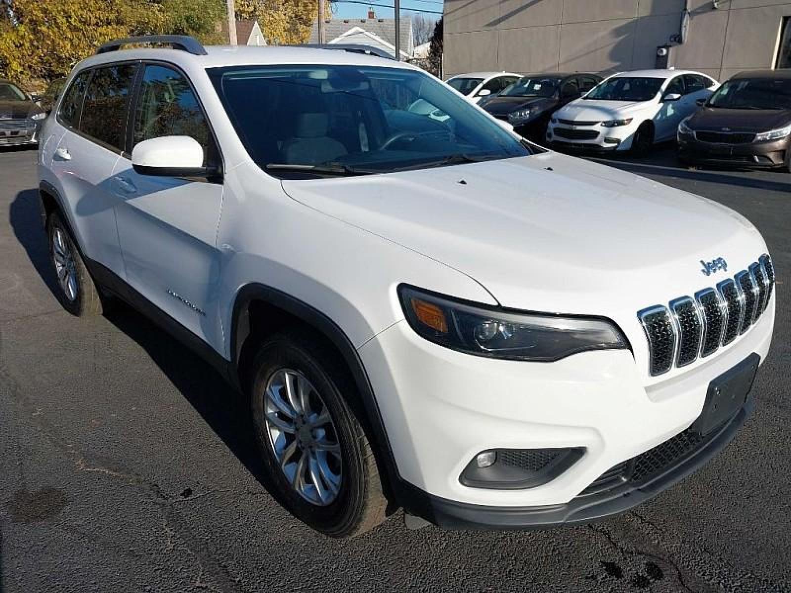 2019 WHITE /BLACK Jeep Cherokee (1C4PJMCX1KD) with an 6-Cyl 3.2 Liter engine, Automatic transmission, located at 3304 Woodville Road, Northwood, OH, 43619, (419) 210-8019, 41.612694, -83.480743 - We are #1 Auto Loan for Good Bad or No Credit we have hundreds of vehicles to choose from stop on in or just fill out our online application to get approved for auto financing and see your credit score for free by visiting our website today. We have Low Payment Options and Terms Available to Suit - Photo #41