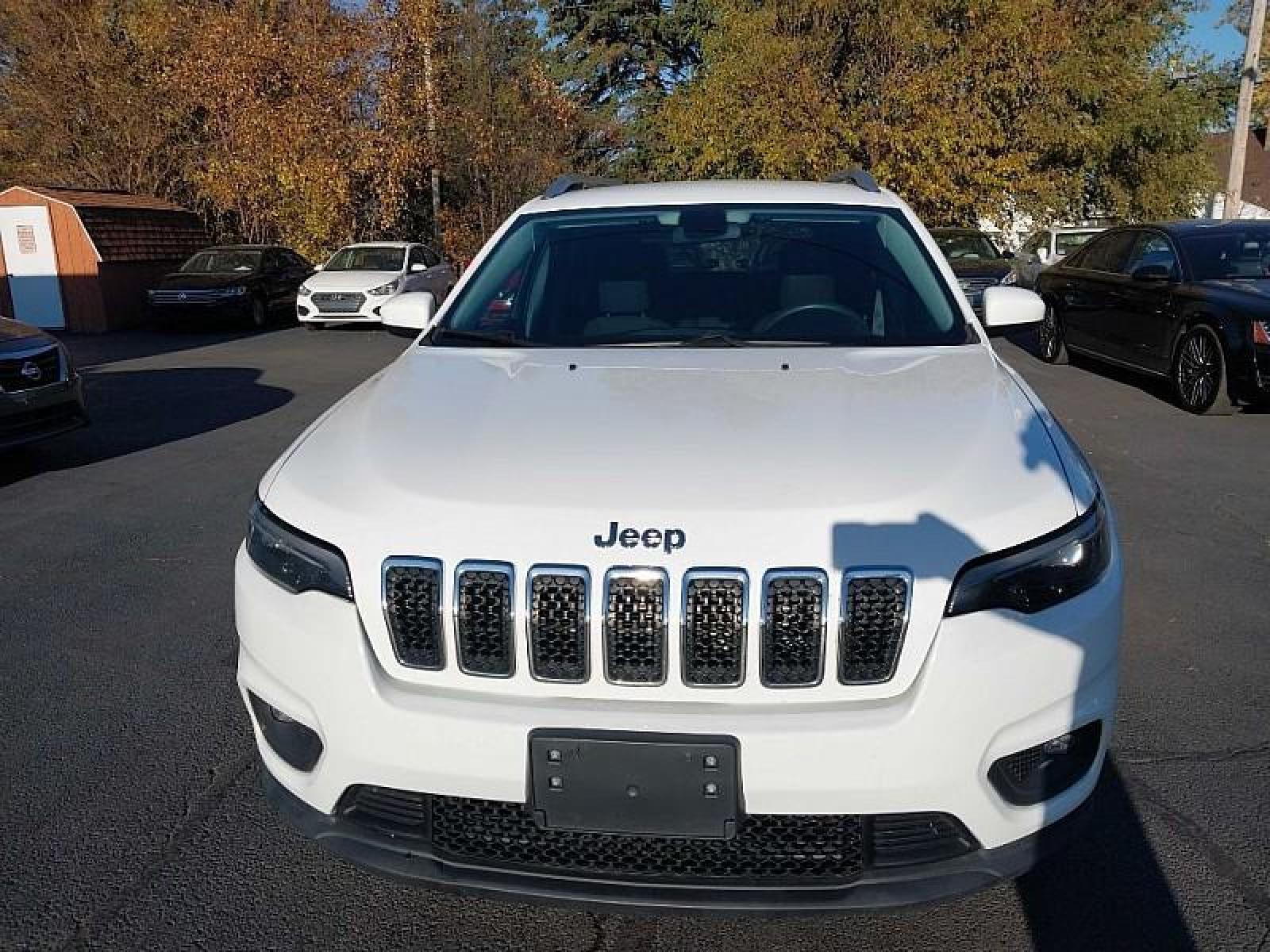 2019 WHITE /BLACK Jeep Cherokee (1C4PJMCX1KD) with an 6-Cyl 3.2 Liter engine, Automatic transmission, located at 3304 Woodville Road, Northwood, OH, 43619, (419) 210-8019, 41.612694, -83.480743 - We are #1 Auto Loan for Good Bad or No Credit we have hundreds of vehicles to choose from stop on in or just fill out our online application to get approved for auto financing and see your credit score for free by visiting our website today. We have Low Payment Options and Terms Available to Suit - Photo #43
