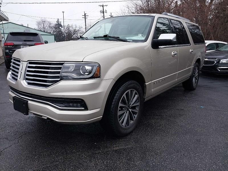 photo of 2017 Lincoln Navigator L 4d SUV 4WD Select