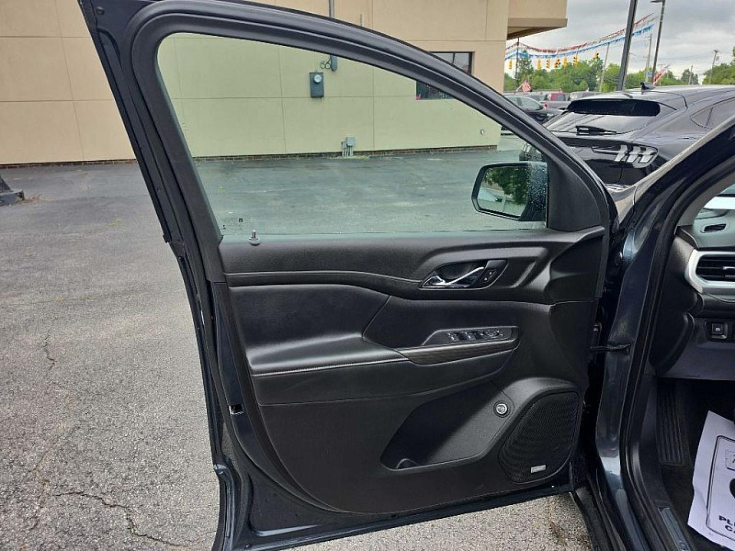 2020 GRAY /BLACK GMC Acadia SLT-1 AWD (1GKKNUL47LZ) with an 2.0L L4 DOHC 16V TURBO engine, 6A transmission, located at 3304 Woodville Road, Northwood, OH, 43619, (419) 210-8019, 41.612694, -83.480743 - Your #1 Destination for Auto Loans and mdash;No Matter Your Credit!At our dealership, we believe everyone deserves the opportunity to drive their dream car and mdash;whether you have good credit, bad credit, or no credit at all. With a wide selection of hundreds of cars, trucks, and SUVs, you'll fin- Photo#8