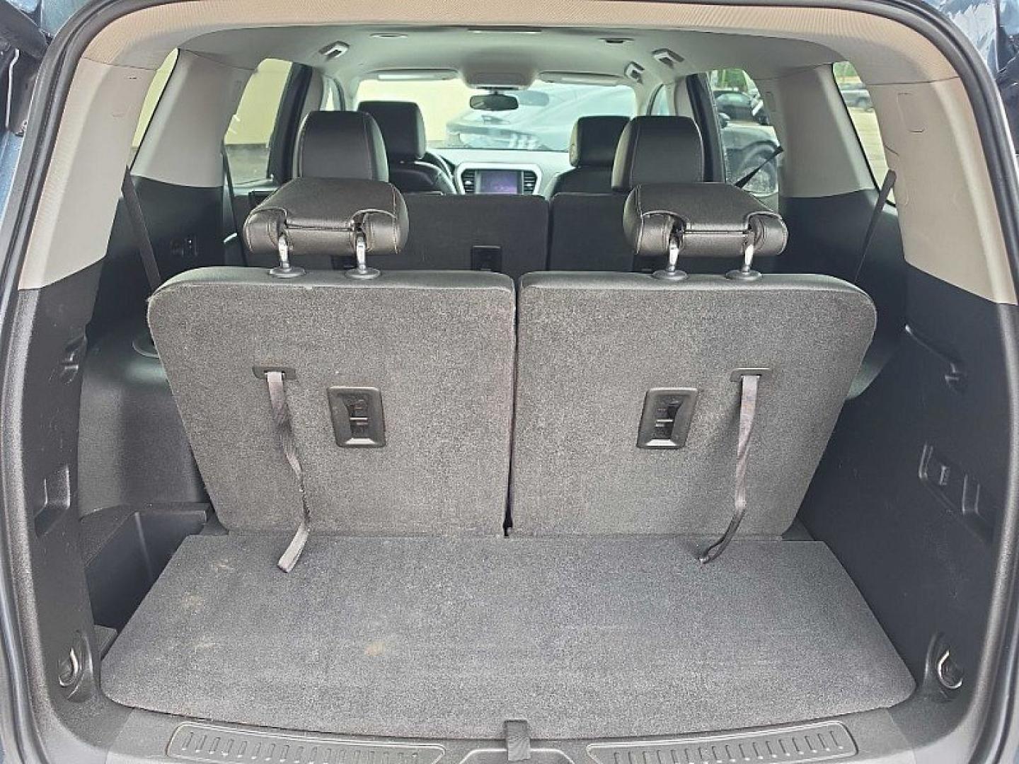 2020 GRAY /BLACK GMC Acadia SLT-1 AWD (1GKKNUL47LZ) with an 2.0L L4 DOHC 16V TURBO engine, 6A transmission, located at 3304 Woodville Road, Northwood, OH, 43619, (419) 210-8019, 41.612694, -83.480743 - Your #1 Destination for Auto Loans and mdash;No Matter Your Credit!At our dealership, we believe everyone deserves the opportunity to drive their dream car and mdash;whether you have good credit, bad credit, or no credit at all. With a wide selection of hundreds of cars, trucks, and SUVs, you'll fin- Photo#12