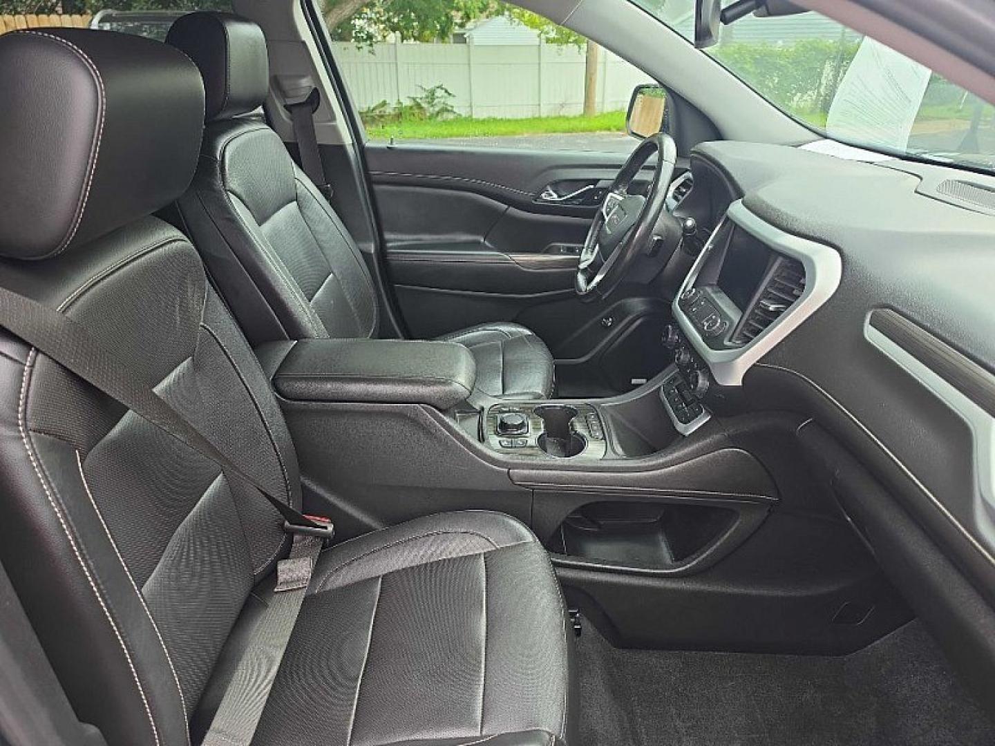 2020 GRAY /BLACK GMC Acadia SLT-1 AWD (1GKKNUL47LZ) with an 2.0L L4 DOHC 16V TURBO engine, 6A transmission, located at 3304 Woodville Road, Northwood, OH, 43619, (419) 210-8019, 41.612694, -83.480743 - Your #1 Destination for Auto Loans and mdash;No Matter Your Credit!At our dealership, we believe everyone deserves the opportunity to drive their dream car and mdash;whether you have good credit, bad credit, or no credit at all. With a wide selection of hundreds of cars, trucks, and SUVs, you'll fin- Photo#17