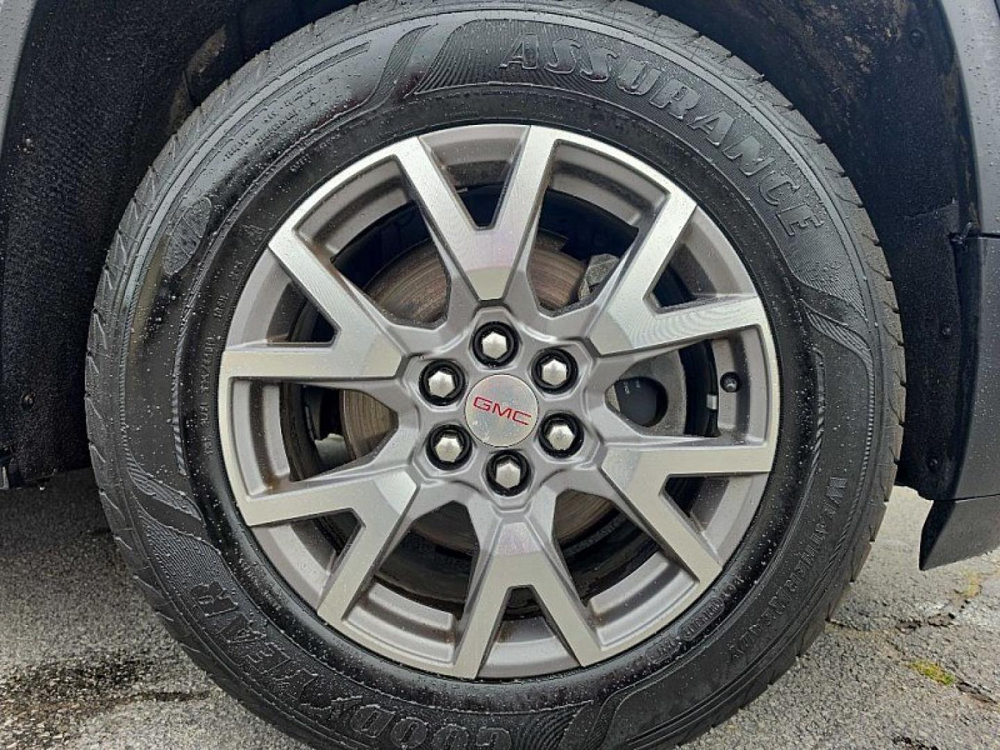2020 GRAY /BLACK GMC Acadia SLT-1 AWD (1GKKNUL47LZ) with an 2.0L L4 DOHC 16V TURBO engine, 6A transmission, located at 3304 Woodville Road, Northwood, OH, 43619, (419) 210-8019, 41.612694, -83.480743 - Your #1 Destination for Auto Loans and mdash;No Matter Your Credit!At our dealership, we believe everyone deserves the opportunity to drive their dream car and mdash;whether you have good credit, bad credit, or no credit at all. With a wide selection of hundreds of cars, trucks, and SUVs, you'll fin- Photo#18