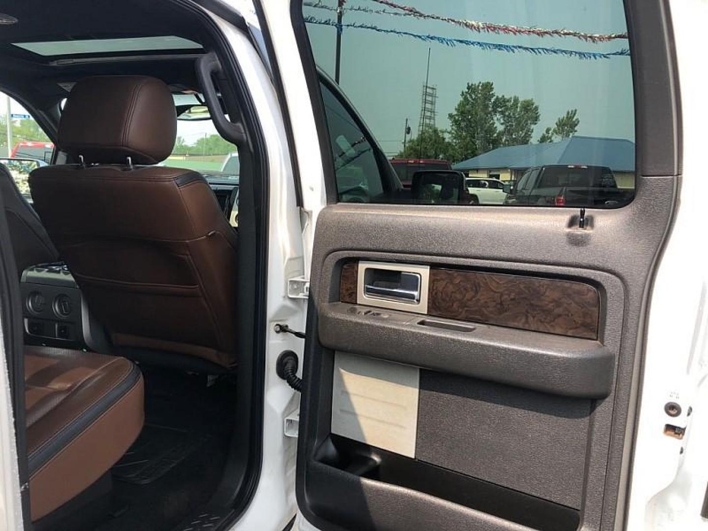 2014 WHITE /BROWN Ford F-150 FX4 SuperCrew 5.5-ft. Bed 4WD (1FTFW1ET1EF) with an 3.5L V6 TURBO engine, 6-Speed Automatic transmission, located at 3304 Woodville Road, Northwood, OH, 43619, (419) 210-8019, 41.612694, -83.480743 - Your #1 Destination for Auto Loans and mdash;No Matter Your Credit!At our dealership, we believe everyone deserves the opportunity to drive their dream car and mdash;whether you have good credit, bad credit, or no credit at all. With a wide selection of hundreds of cars, trucks, and SUVs, you'll fin - Photo#12