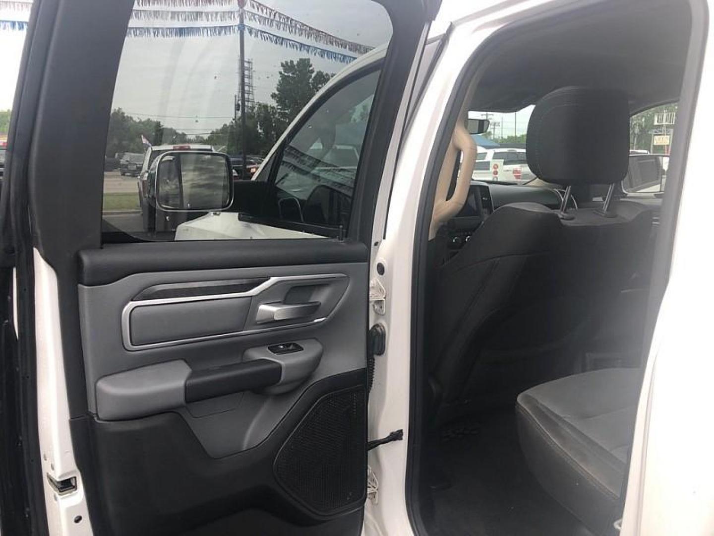 2020 WHITE /BLACK RAM 1500 Big Horn Quad Cab 4WD (1C6RRFBG9LN) with an 3.6L V6 DOHC 24V engine, 8A transmission, located at 3304 Woodville Road, Northwood, OH, 43619, (419) 210-8019, 41.612694, -83.480743 - Your #1 Destination for Auto Loans and mdash;No Matter Your Credit!At our dealership, we believe everyone deserves the opportunity to drive their dream car and mdash;whether you have good credit, bad credit, or no credit at all. With a wide selection of hundreds of cars, trucks, and SUVs, you'll fin - Photo#10