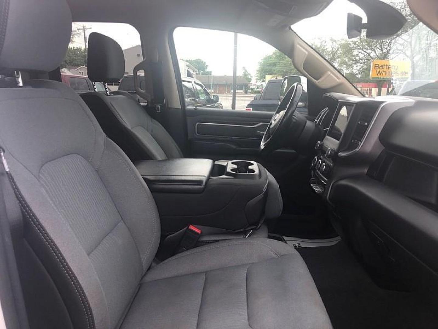 2020 WHITE /BLACK RAM 1500 Big Horn Quad Cab 4WD (1C6RRFBG9LN) with an 3.6L V6 DOHC 24V engine, 8A transmission, located at 3304 Woodville Road, Northwood, OH, 43619, (419) 210-8019, 41.612694, -83.480743 - Your #1 Destination for Auto Loans and mdash;No Matter Your Credit!At our dealership, we believe everyone deserves the opportunity to drive their dream car and mdash;whether you have good credit, bad credit, or no credit at all. With a wide selection of hundreds of cars, trucks, and SUVs, you'll fin - Photo#15