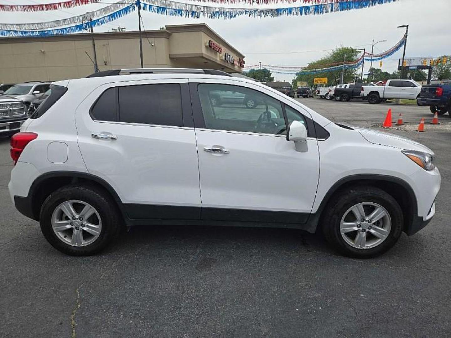 2020 White /BROWN Chevrolet Trax LT AWD (3GNCJPSB9LL) with an 1.4L L4 DOHC 16V engine, 6A transmission, located at 3304 Woodville Road, Northwood, OH, 43619, (419) 210-8019, 41.612694, -83.480743 - Your #1 Destination for Auto Loans and mdash;No Matter Your Credit!At our dealership, we believe everyone deserves the opportunity to drive their dream car and mdash;whether you have good credit, bad credit, or no credit at all. With a wide selection of hundreds of cars, trucks, and SUVs, you'll fin - Photo#5