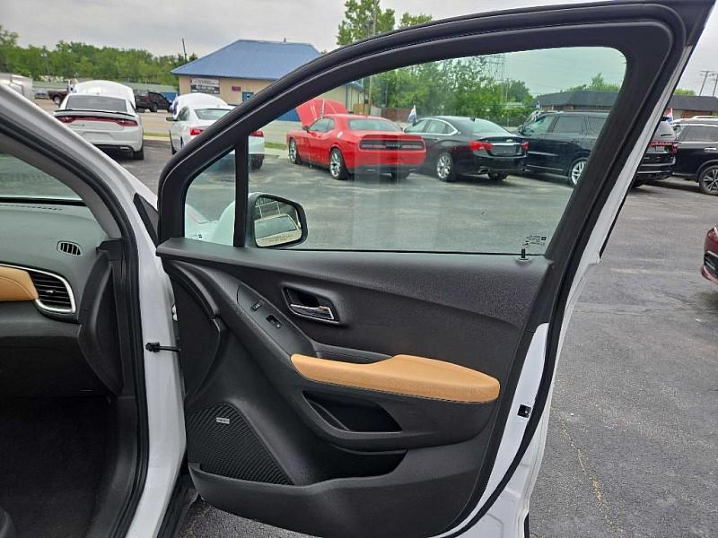 2020 White /BROWN Chevrolet Trax LT AWD (3GNCJPSB9LL) with an 1.4L L4 DOHC 16V engine, 6A transmission, located at 3304 Woodville Road, Northwood, OH, 43619, (419) 210-8019, 41.612694, -83.480743 - Your #1 Destination for Auto Loans and mdash;No Matter Your Credit!At our dealership, we believe everyone deserves the opportunity to drive their dream car and mdash;whether you have good credit, bad credit, or no credit at all. With a wide selection of hundreds of cars, trucks, and SUVs, you'll fin - Photo#15