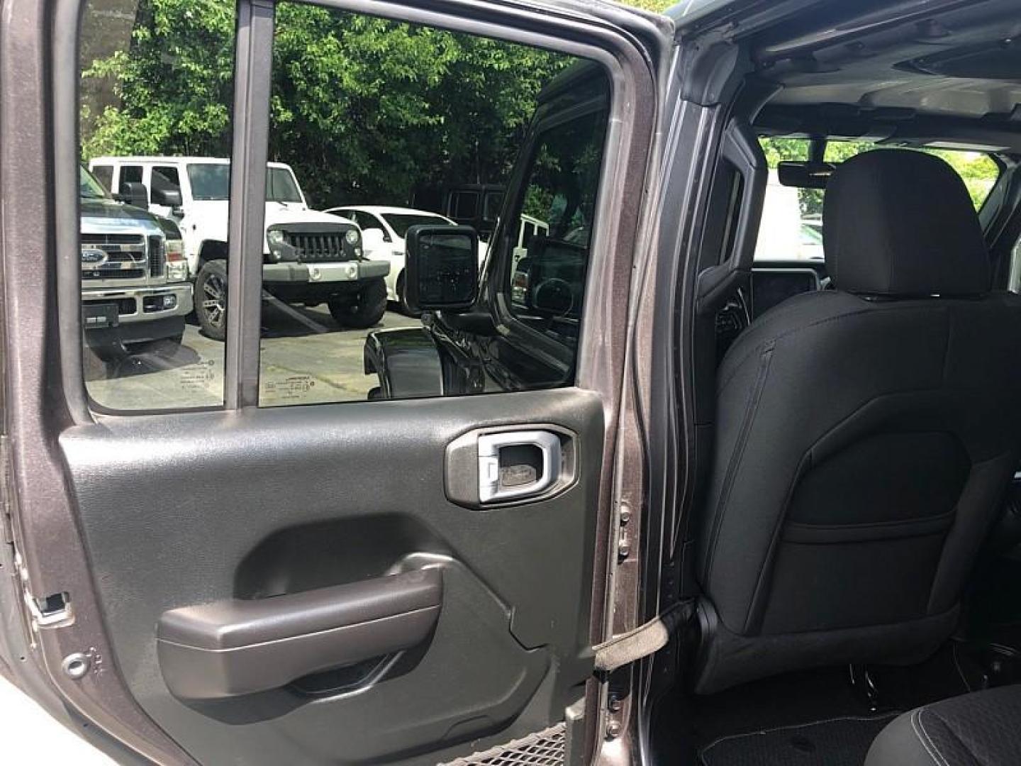 2021 GRAY /BLACK Jeep Wrangler Unlimited Sport (1C4HJXDNXMW) with an 2.0L L4 DOHC 16V TURBO engine, 6M transmission, located at 3304 Woodville Road, Northwood, OH, 43619, (419) 210-8019, 41.612694, -83.480743 - Your #1 Destination for Auto Loans and mdash;No Matter Your Credit!At our dealership, we believe everyone deserves the opportunity to drive their dream car and mdash;whether you have good credit, bad credit, or no credit at all. With a wide selection of hundreds of cars, trucks, and SUVs, you'll fin - Photo#10