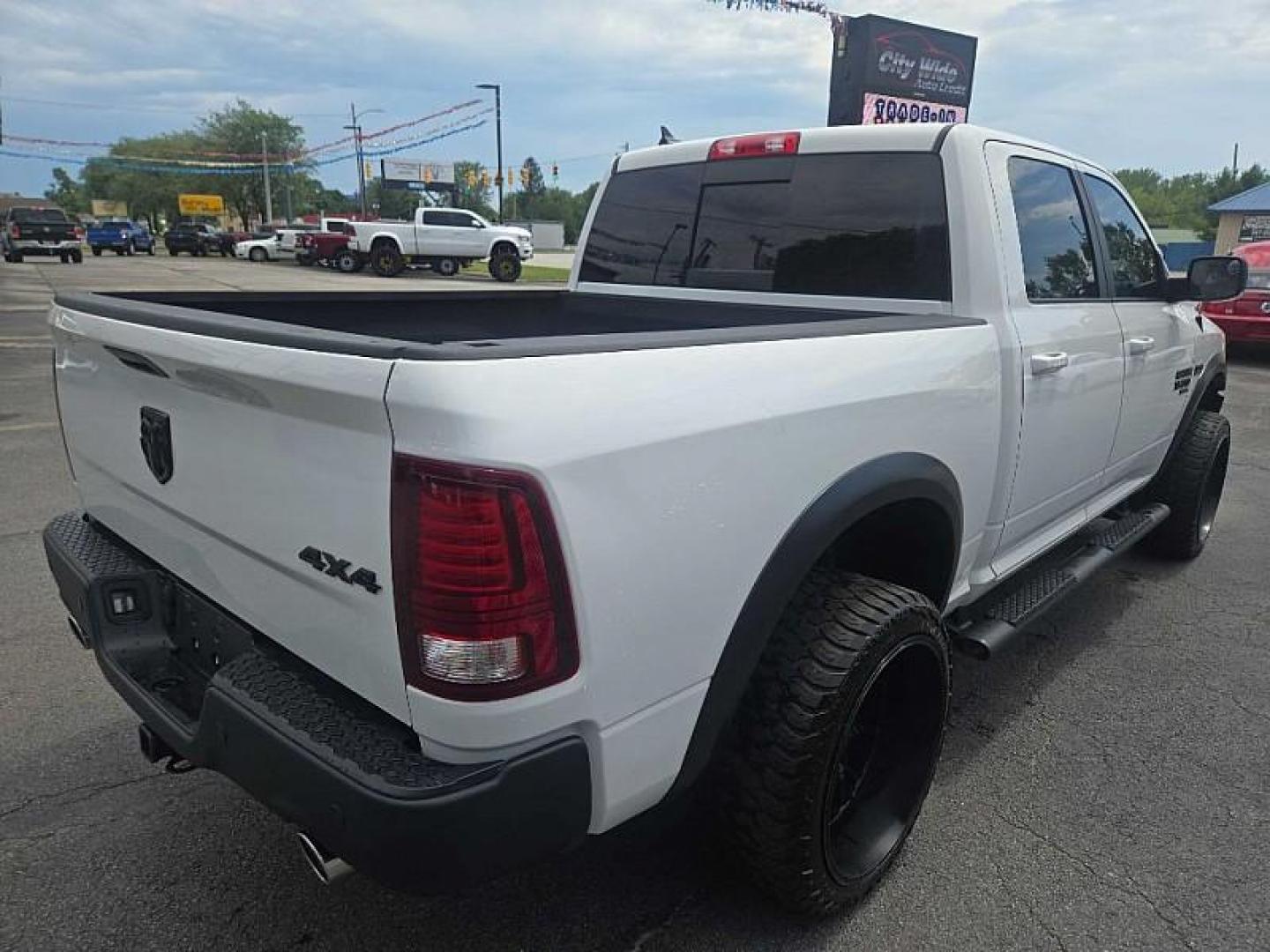 2019 WHITE /BLACK RAM 1500 SLT Crew Cab SWB 4WD (1C6RR7LT8KS) with an 5.7L V8 OHV 16V engine, 8A transmission, located at 3304 Woodville Road, Northwood, OH, 43619, (419) 210-8019, 41.612694, -83.480743 - Your #1 Destination for Auto Loans and mdash;No Matter Your Credit!At our dealership, we believe everyone deserves the opportunity to drive their dream car and mdash;whether you have good credit, bad credit, or no credit at all. With a wide selection of hundreds of cars, trucks, and SUVs, you'll fin - Photo#16