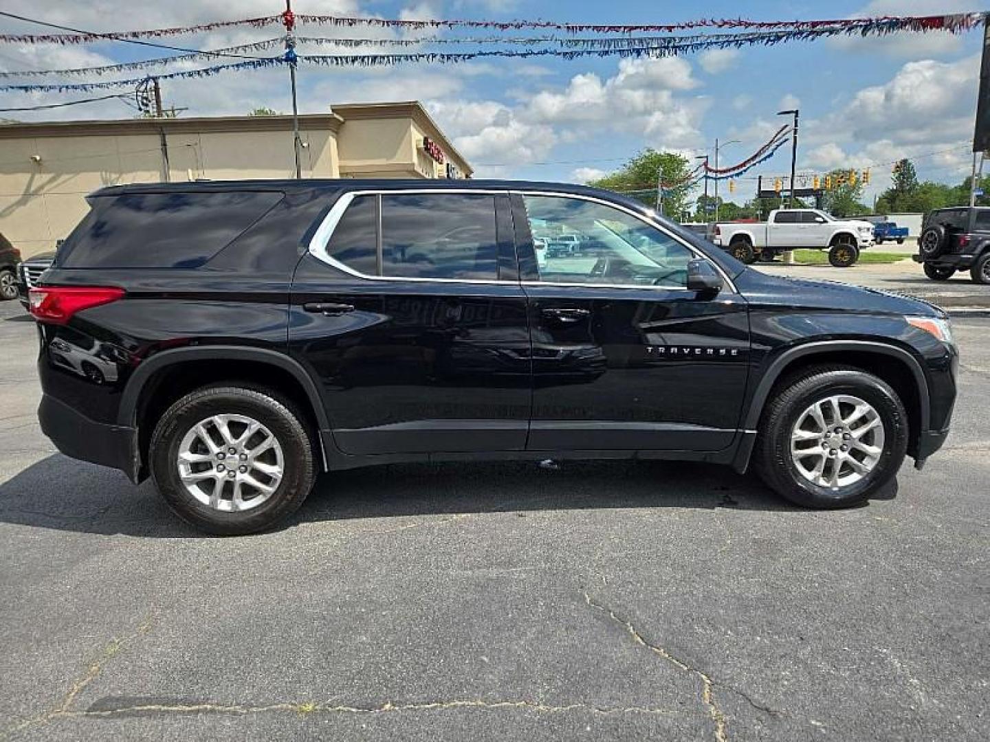 2021 BLACK /BLACK Chevrolet Traverse LS FL AWD (1GNEVLKW5MJ) with an 3.6L V6 DOHC 24V engine, 9A transmission, located at 3304 Woodville Road, Northwood, OH, 43619, (419) 210-8019, 41.612694, -83.480743 - Your #1 Destination for Auto Loans and mdash;No Matter Your Credit!At our dealership, we believe everyone deserves the opportunity to drive their dream car and mdash;whether you have good credit, bad credit, or no credit at all. With a wide selection of hundreds of cars, trucks, and SUVs, you'll fin - Photo#5