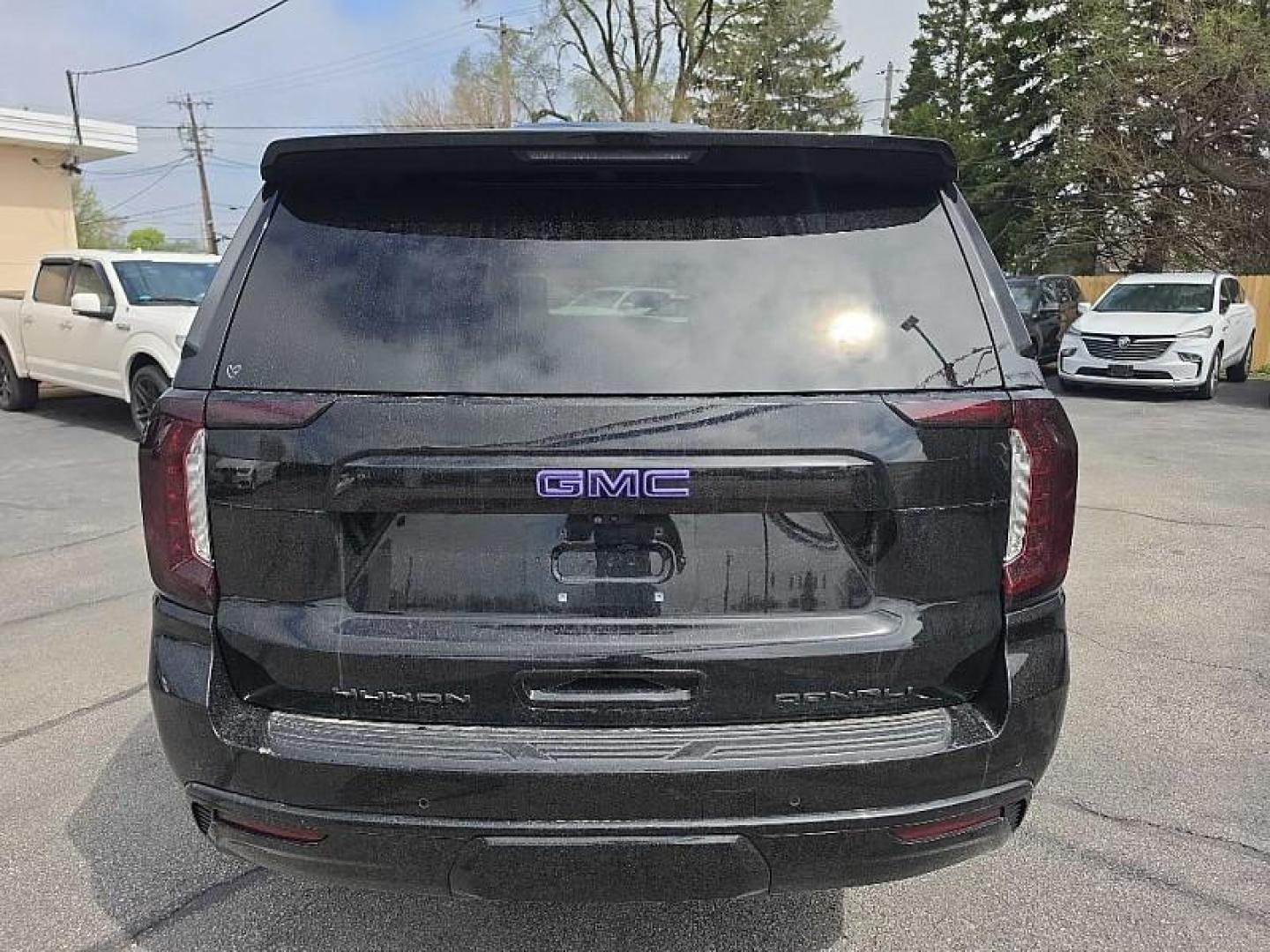 2021 BLACK /BLACK GMC Yukon Denali 4WD (1GKS2DKT4MR) with an 3.0L L6 DOHC 24V TURBO DIESEL engine, 10A transmission, located at 3304 Woodville Road, Northwood, OH, 43619, (419) 210-8019, 41.612694, -83.480743 - Your #1 Destination for Auto Loans and mdash;No Matter Your Credit!At our dealership, we believe everyone deserves the opportunity to drive their dream car and mdash;whether you have good credit, bad credit, or no credit at all. With a wide selection of hundreds of cars, trucks, and SUVs, you'll fin - Photo#3
