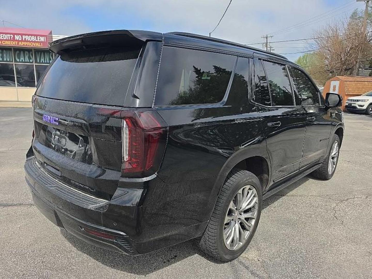 2021 BLACK /BLACK GMC Yukon Denali 4WD (1GKS2DKT4MR) with an 3.0L L6 DOHC 24V TURBO DIESEL engine, 10A transmission, located at 3304 Woodville Road, Northwood, OH, 43619, (419) 210-8019, 41.612694, -83.480743 - Your #1 Destination for Auto Loans and mdash;No Matter Your Credit!At our dealership, we believe everyone deserves the opportunity to drive their dream car and mdash;whether you have good credit, bad credit, or no credit at all. With a wide selection of hundreds of cars, trucks, and SUVs, you'll fin - Photo#4