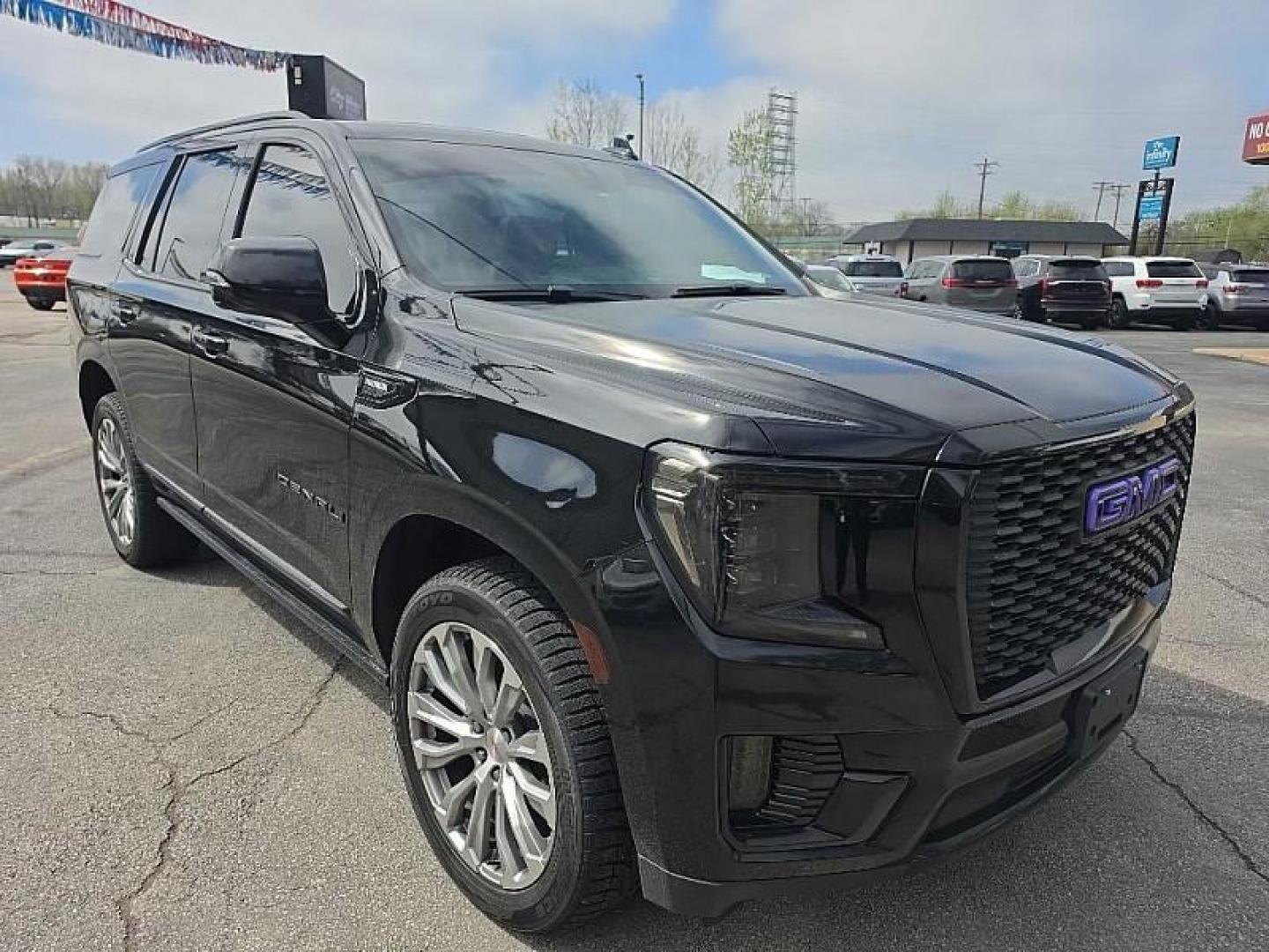 2021 BLACK /BLACK GMC Yukon Denali 4WD (1GKS2DKT4MR) with an 3.0L L6 DOHC 24V TURBO DIESEL engine, 10A transmission, located at 3304 Woodville Road, Northwood, OH, 43619, (419) 210-8019, 41.612694, -83.480743 - Your #1 Destination for Auto Loans and mdash;No Matter Your Credit!At our dealership, we believe everyone deserves the opportunity to drive their dream car and mdash;whether you have good credit, bad credit, or no credit at all. With a wide selection of hundreds of cars, trucks, and SUVs, you'll fin - Photo#6