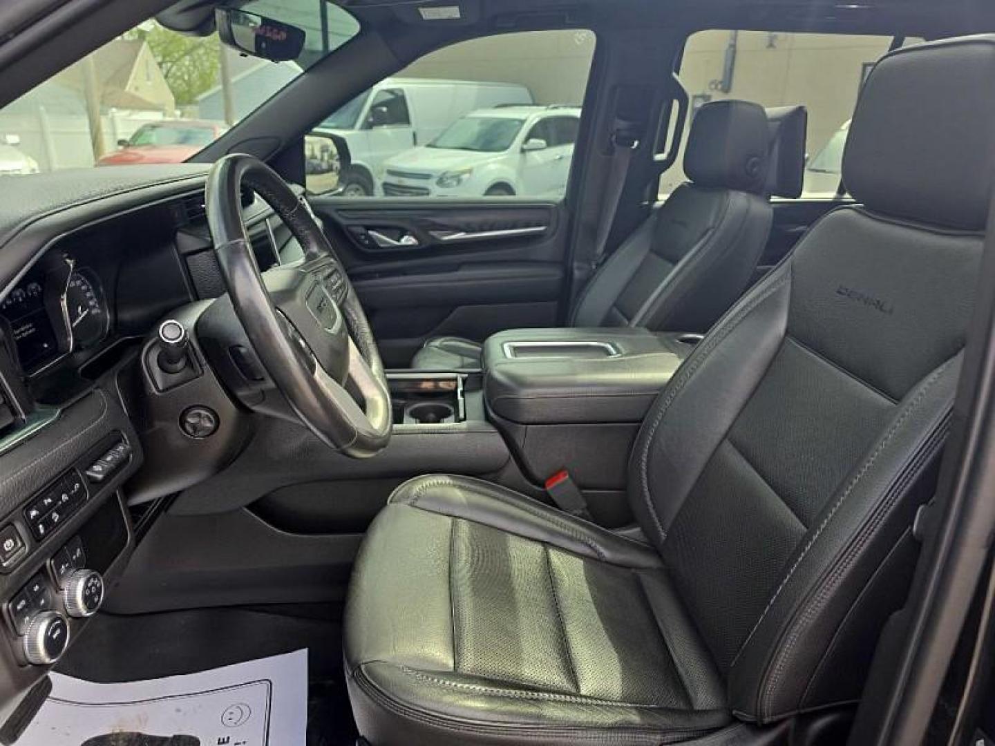 2021 BLACK /BLACK GMC Yukon Denali 4WD (1GKS2DKT4MR) with an 3.0L L6 DOHC 24V TURBO DIESEL engine, 10A transmission, located at 3304 Woodville Road, Northwood, OH, 43619, (419) 210-8019, 41.612694, -83.480743 - Your #1 Destination for Auto Loans and mdash;No Matter Your Credit!At our dealership, we believe everyone deserves the opportunity to drive their dream car and mdash;whether you have good credit, bad credit, or no credit at all. With a wide selection of hundreds of cars, trucks, and SUVs, you'll fin - Photo#9
