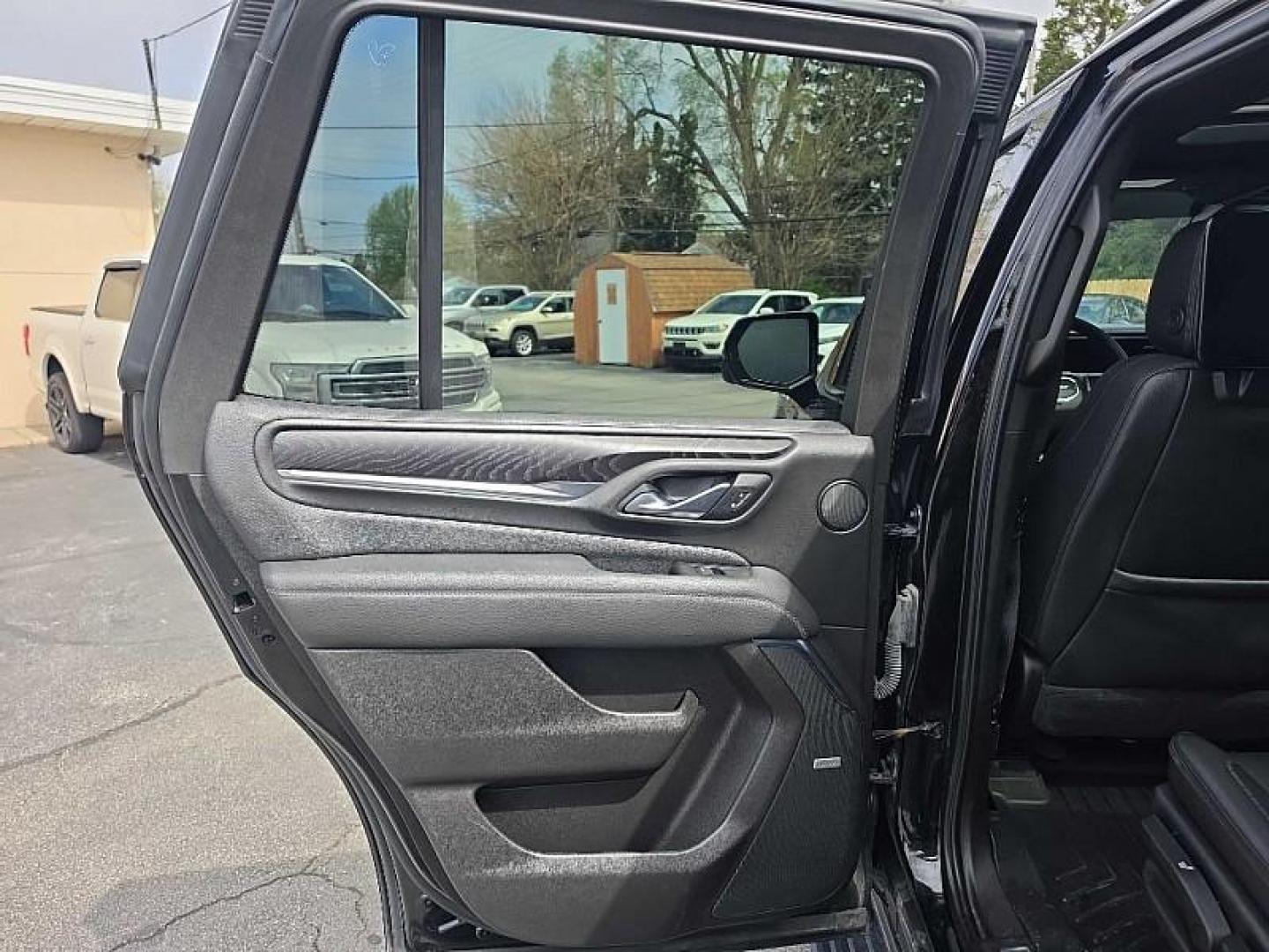2021 BLACK /BLACK GMC Yukon Denali 4WD (1GKS2DKT4MR) with an 3.0L L6 DOHC 24V TURBO DIESEL engine, 10A transmission, located at 3304 Woodville Road, Northwood, OH, 43619, (419) 210-8019, 41.612694, -83.480743 - Your #1 Destination for Auto Loans and mdash;No Matter Your Credit!At our dealership, we believe everyone deserves the opportunity to drive their dream car and mdash;whether you have good credit, bad credit, or no credit at all. With a wide selection of hundreds of cars, trucks, and SUVs, you'll fin - Photo#10