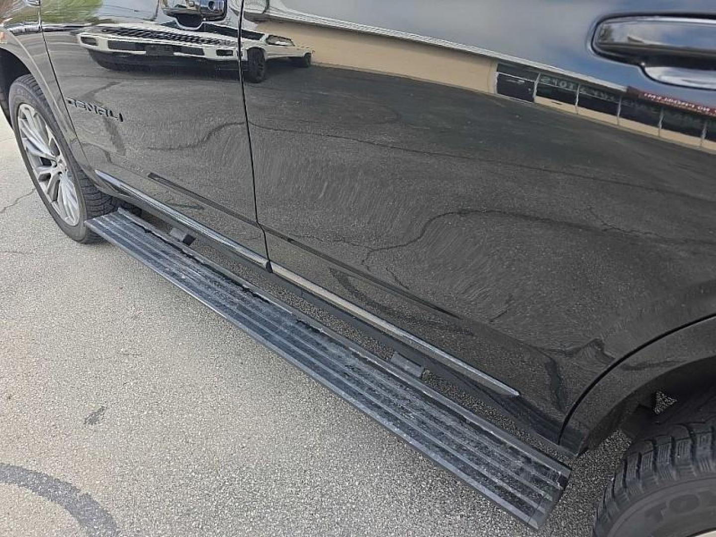 2021 BLACK /BLACK GMC Yukon Denali 4WD (1GKS2DKT4MR) with an 3.0L L6 DOHC 24V TURBO DIESEL engine, 10A transmission, located at 3304 Woodville Road, Northwood, OH, 43619, (419) 210-8019, 41.612694, -83.480743 - Your #1 Destination for Auto Loans and mdash;No Matter Your Credit!At our dealership, we believe everyone deserves the opportunity to drive their dream car and mdash;whether you have good credit, bad credit, or no credit at all. With a wide selection of hundreds of cars, trucks, and SUVs, you'll fin - Photo#13