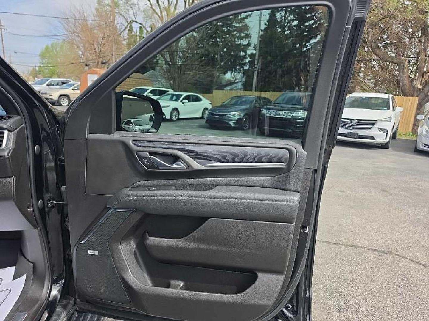 2021 BLACK /BLACK GMC Yukon Denali 4WD (1GKS2DKT4MR) with an 3.0L L6 DOHC 24V TURBO DIESEL engine, 10A transmission, located at 3304 Woodville Road, Northwood, OH, 43619, (419) 210-8019, 41.612694, -83.480743 - Your #1 Destination for Auto Loans and mdash;No Matter Your Credit!At our dealership, we believe everyone deserves the opportunity to drive their dream car and mdash;whether you have good credit, bad credit, or no credit at all. With a wide selection of hundreds of cars, trucks, and SUVs, you'll fin - Photo#18